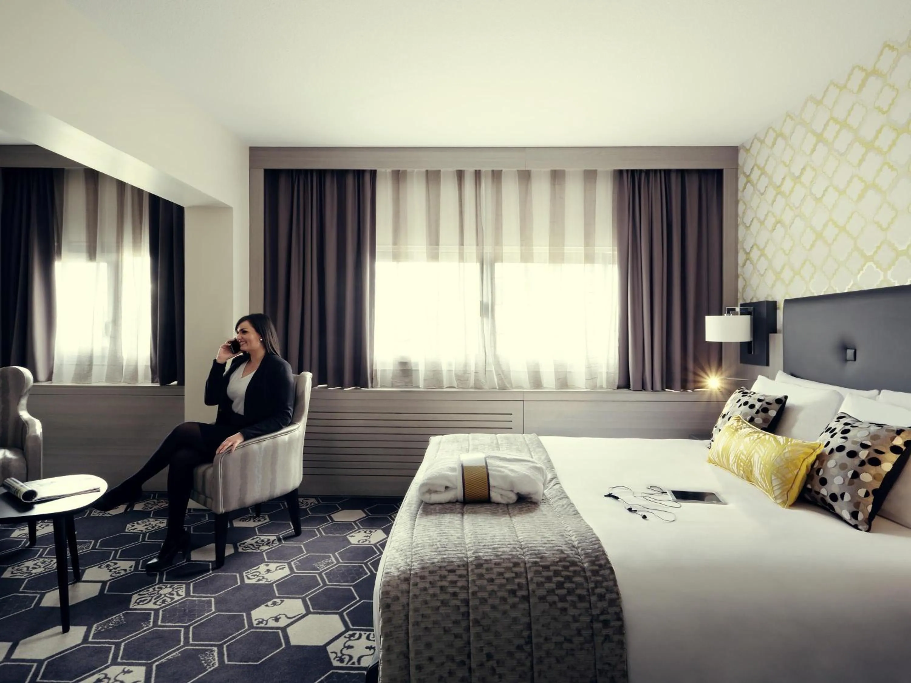 Junior Suite with One Double Bed and One Sofabed in Mercure Orange Centre A7/A9