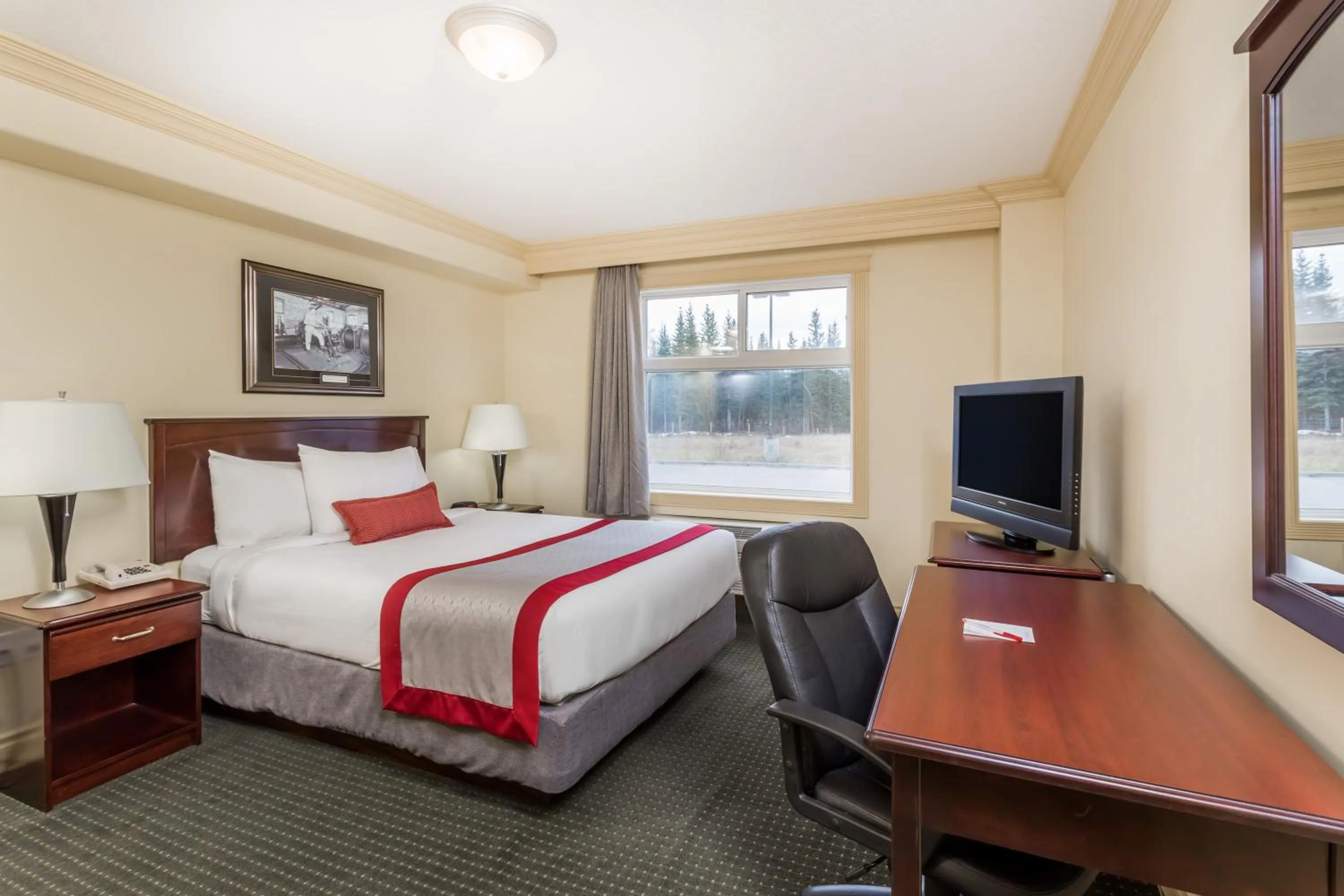 Queen Room - Non-Smoking in Ramada by Wyndham Hinton