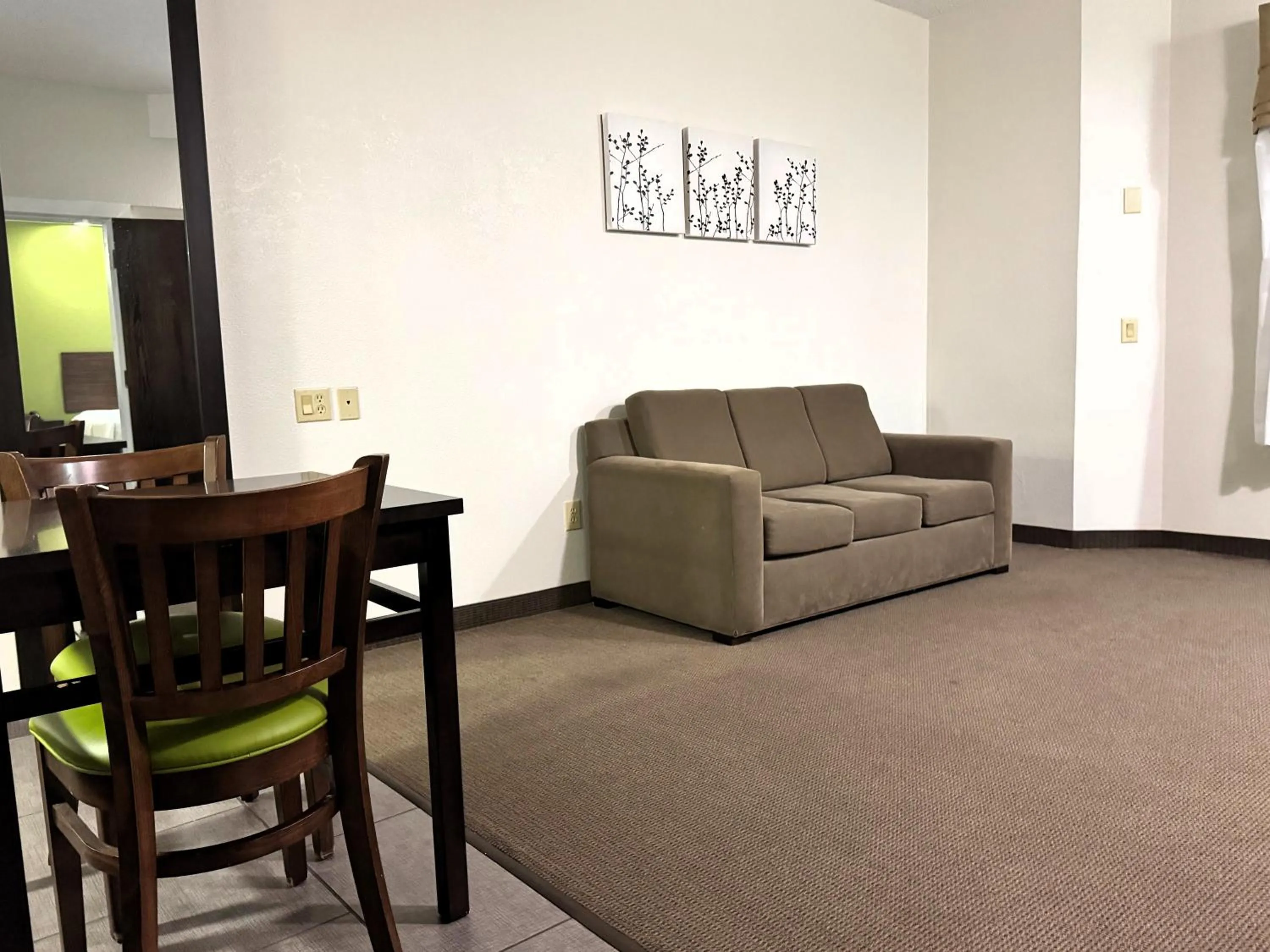 One-Bedroom King Suite - Non-Smoking in Travelodge by Wyndham Flowood