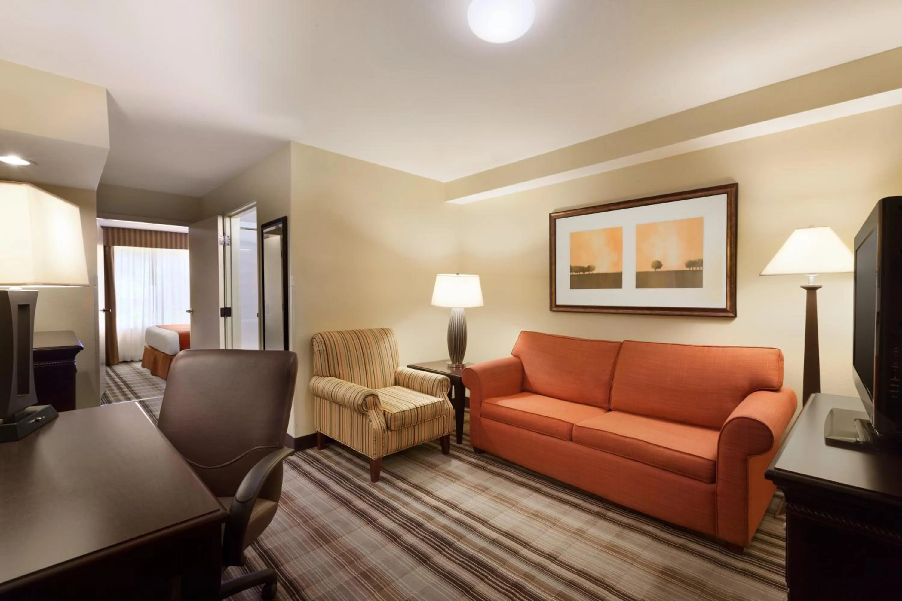 One-Bedroom King Suite - Non-Smoking in Country Inn & Suites by Radisson, Lexington, VA