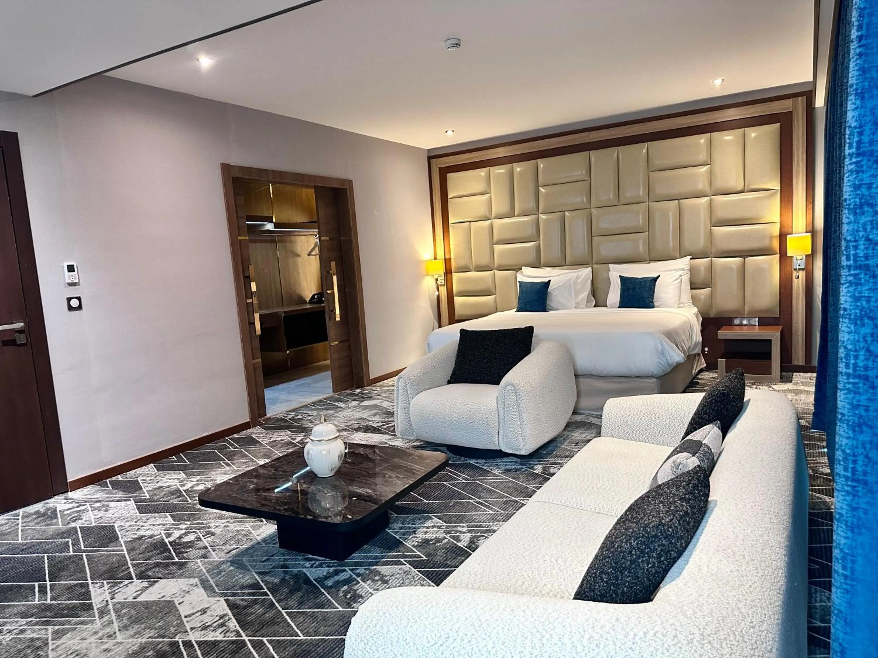 Presidential Suite in 2H Hotel