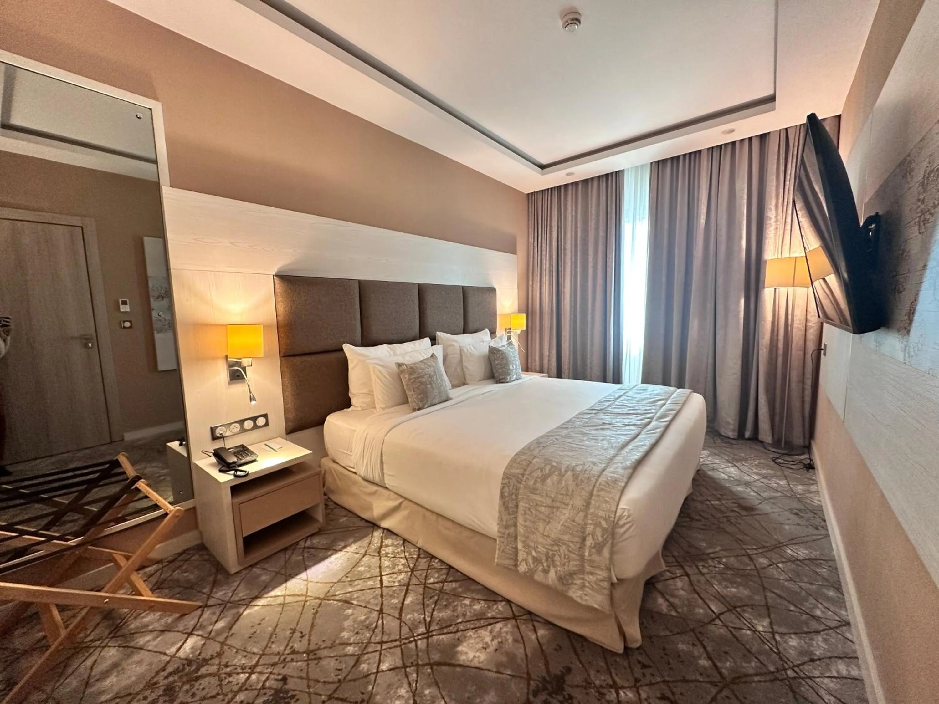 Deluxe Family Suite in 2H Hotel