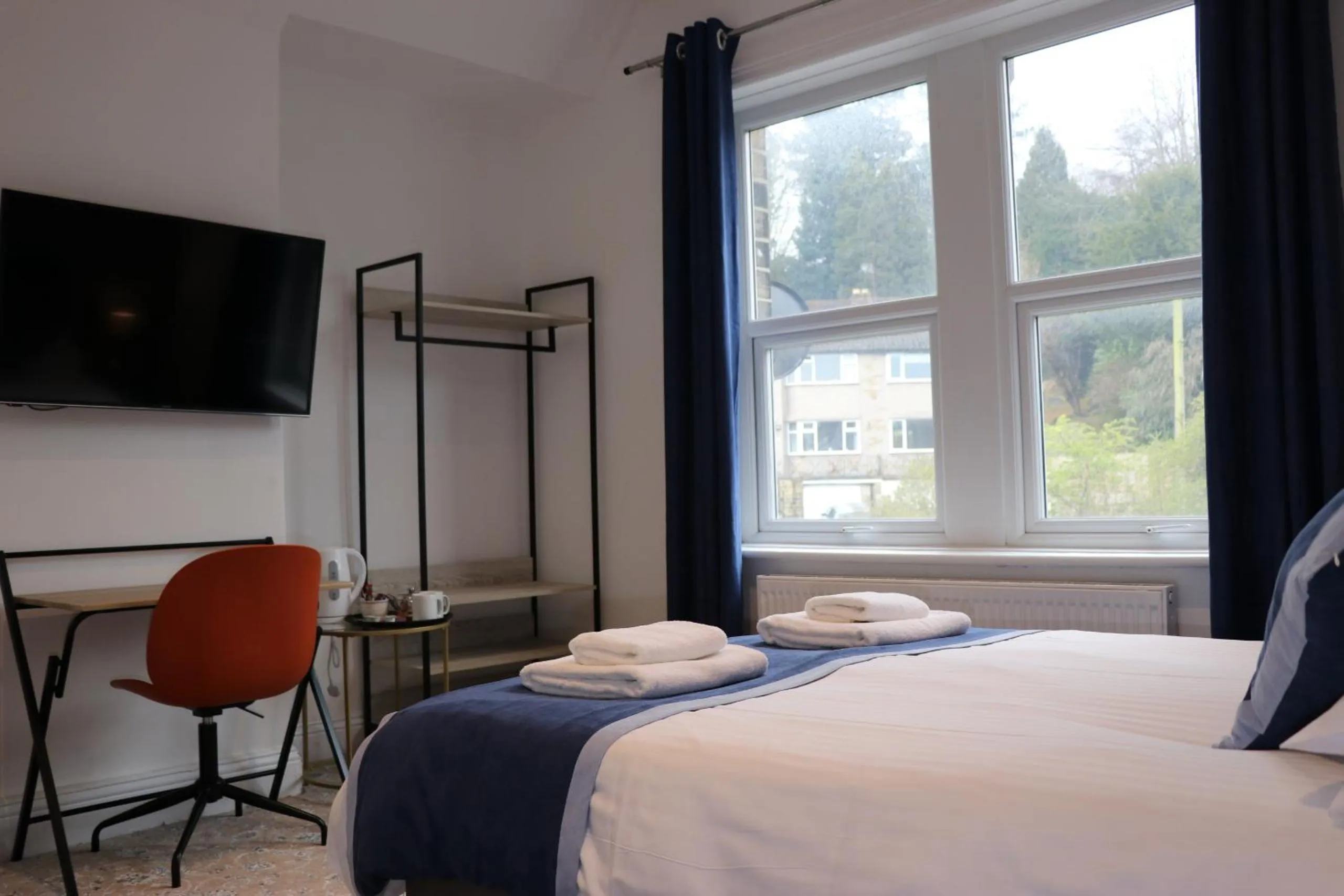 Deluxe Double Room with Shower - single occupancy in Dalesgate Hotel - Self Check In