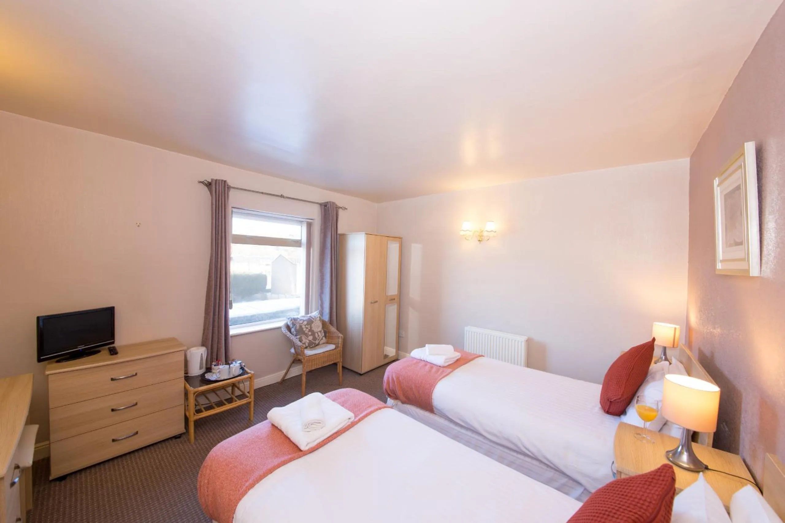 Twin Room with Private Bathroom - single occupancy in Dalesgate Hotel - Self Check In