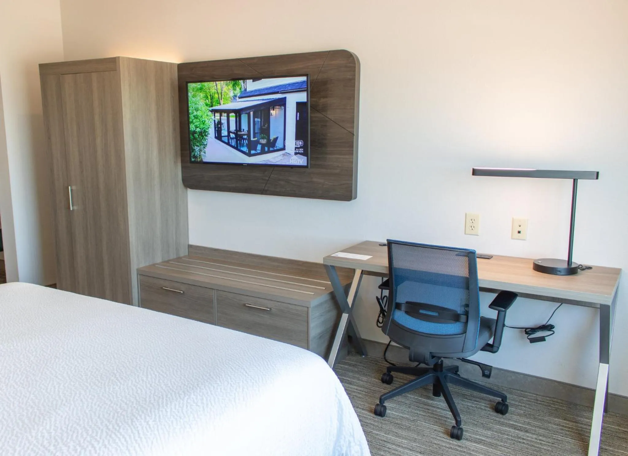 Standard King Room - Communications Accessible in Holiday Inn Express Hotel & Suites Temple-Medical Center Area by IHG