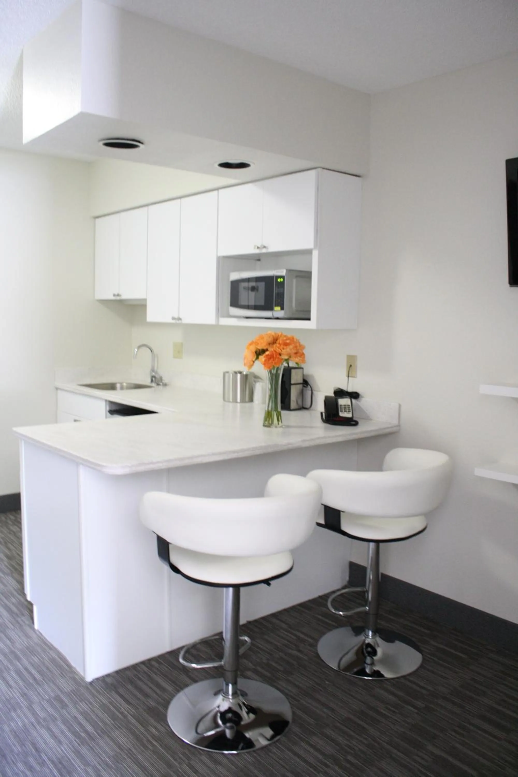 King Suite Upgrade - Accessible/Non Smoking in Schoenbrunn Inn