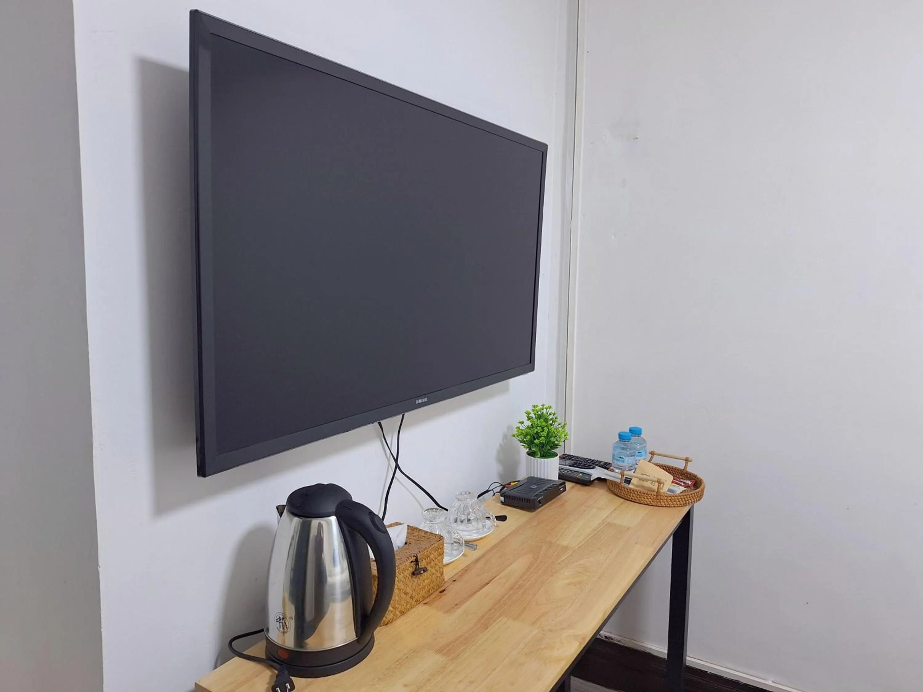 Budget Double Room in Monsane villa