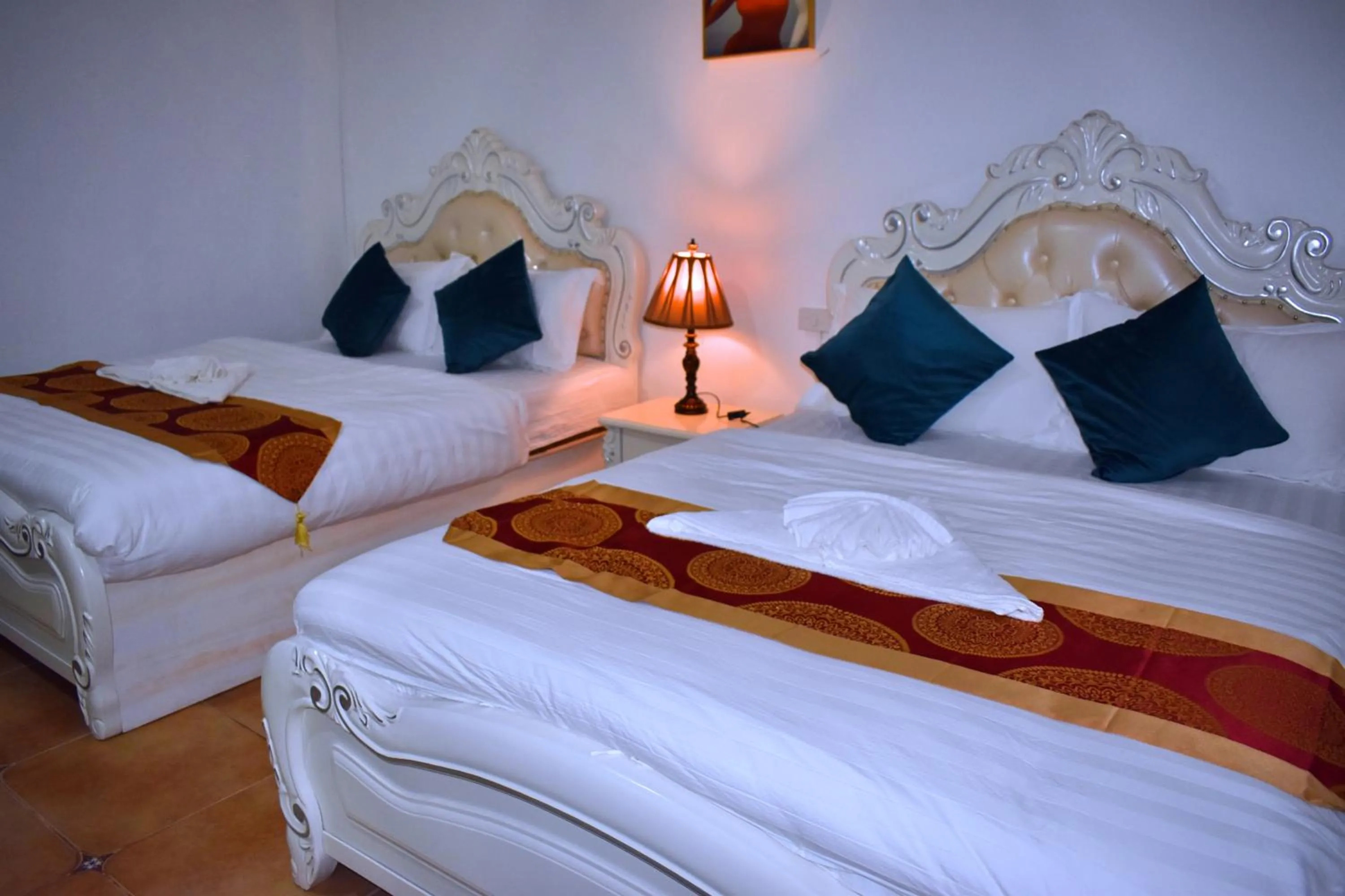 Deluxe Twin Room in Monsane villa