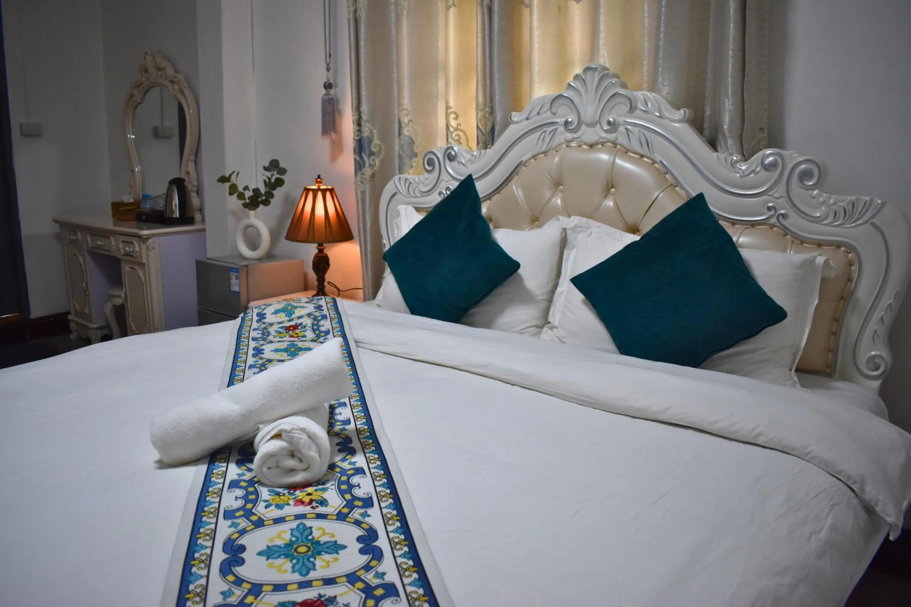 Deluxe Double Room in Monsane villa