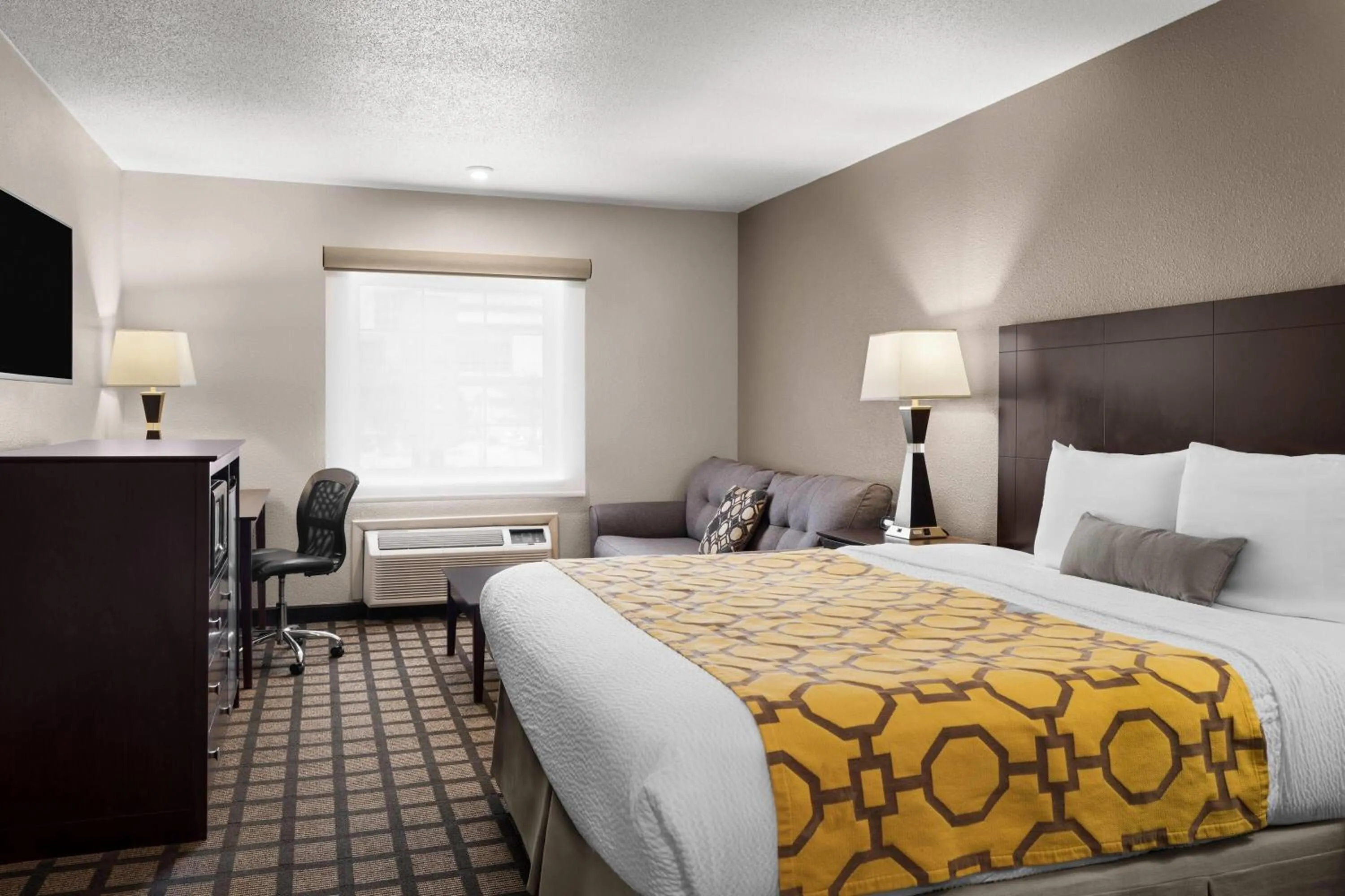 Deluxe King Room - Non-Smoking in Baymont by Wyndham Jefferson City