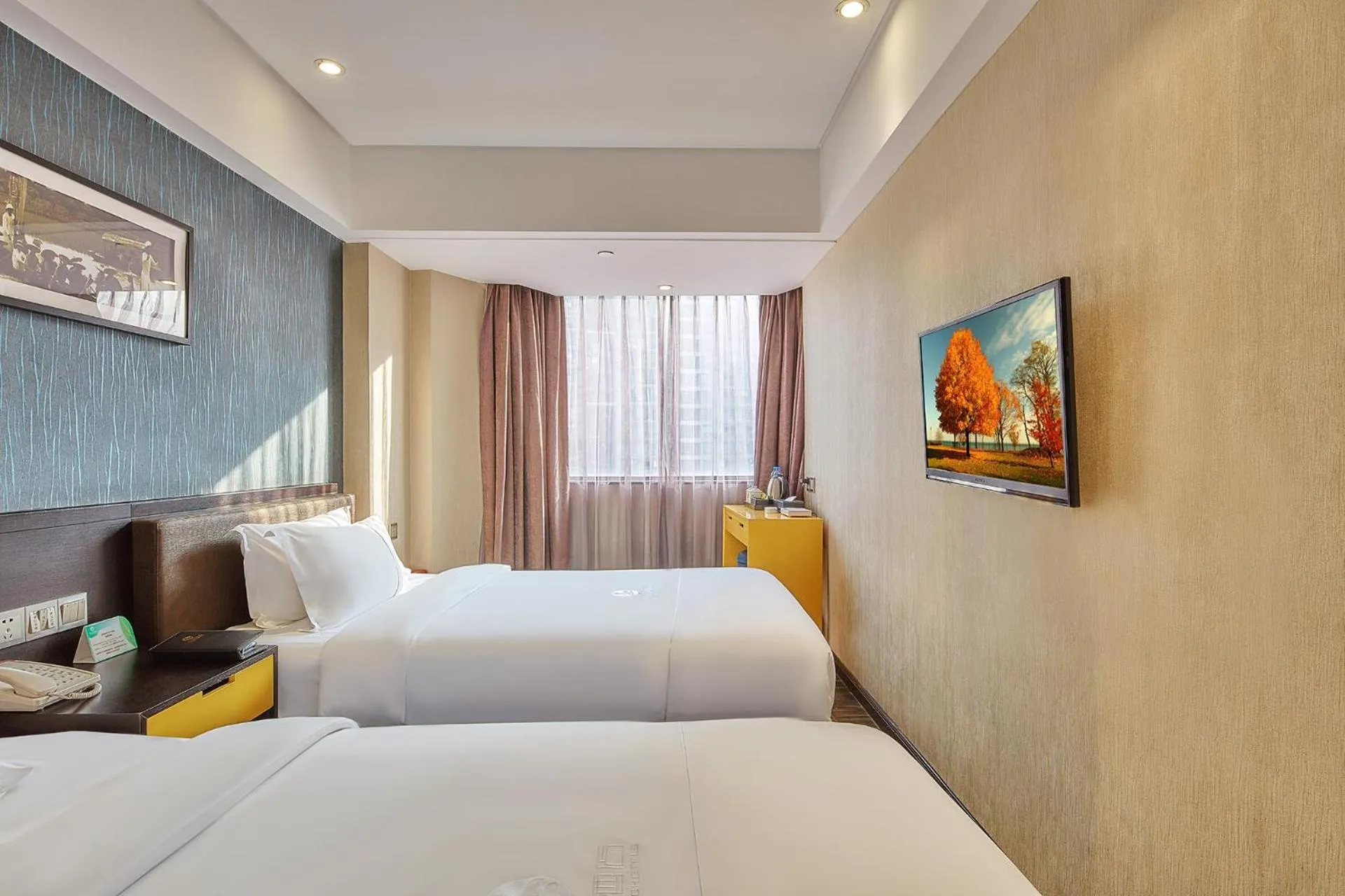 Standard Twin Room in Insail Hotels -Huanshi Road Taojin Metro Station Guangzhou- Free shuttle bus for Canton Fair