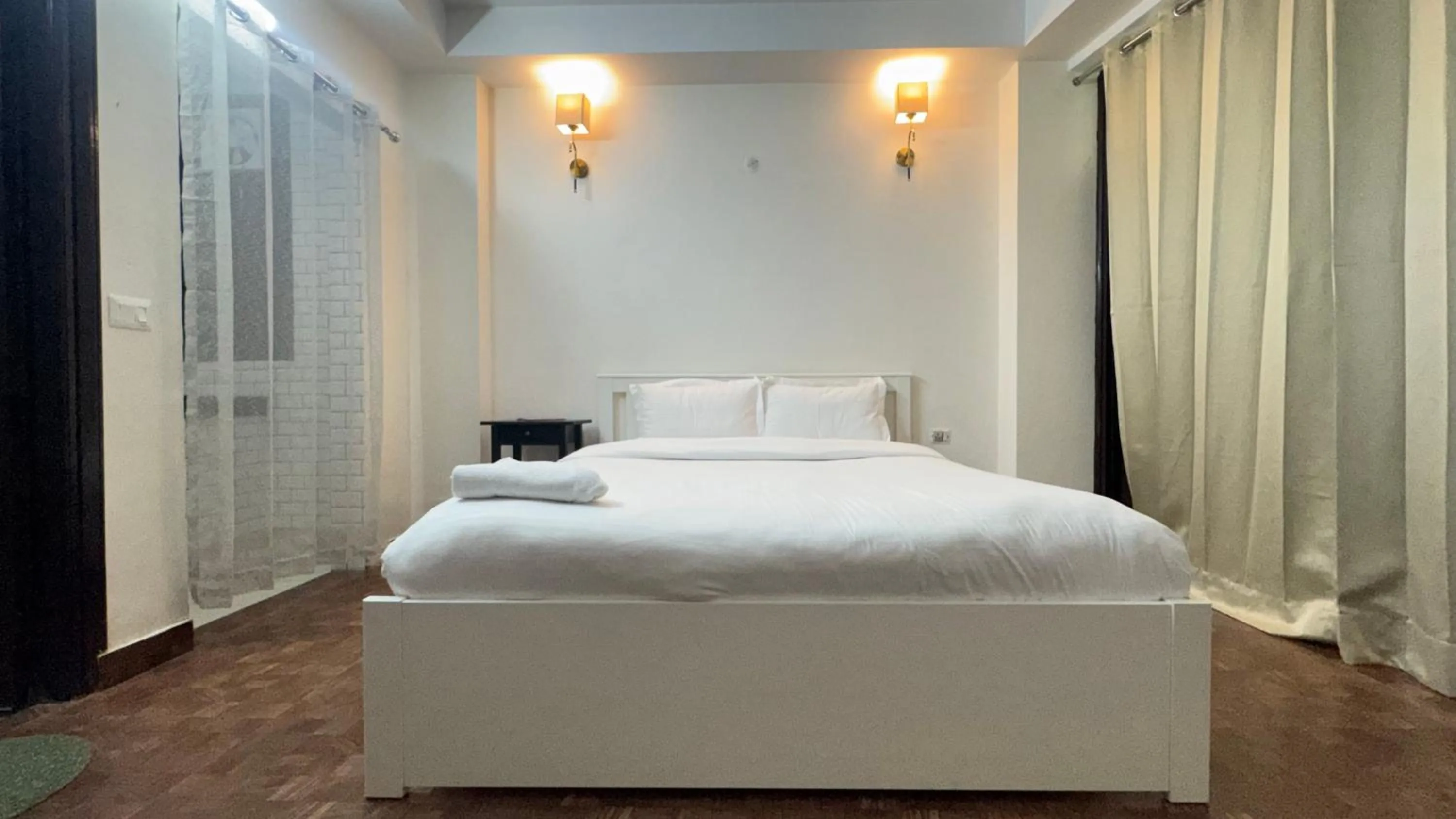 King Room - single occupancy in Hotel Kundan Palace