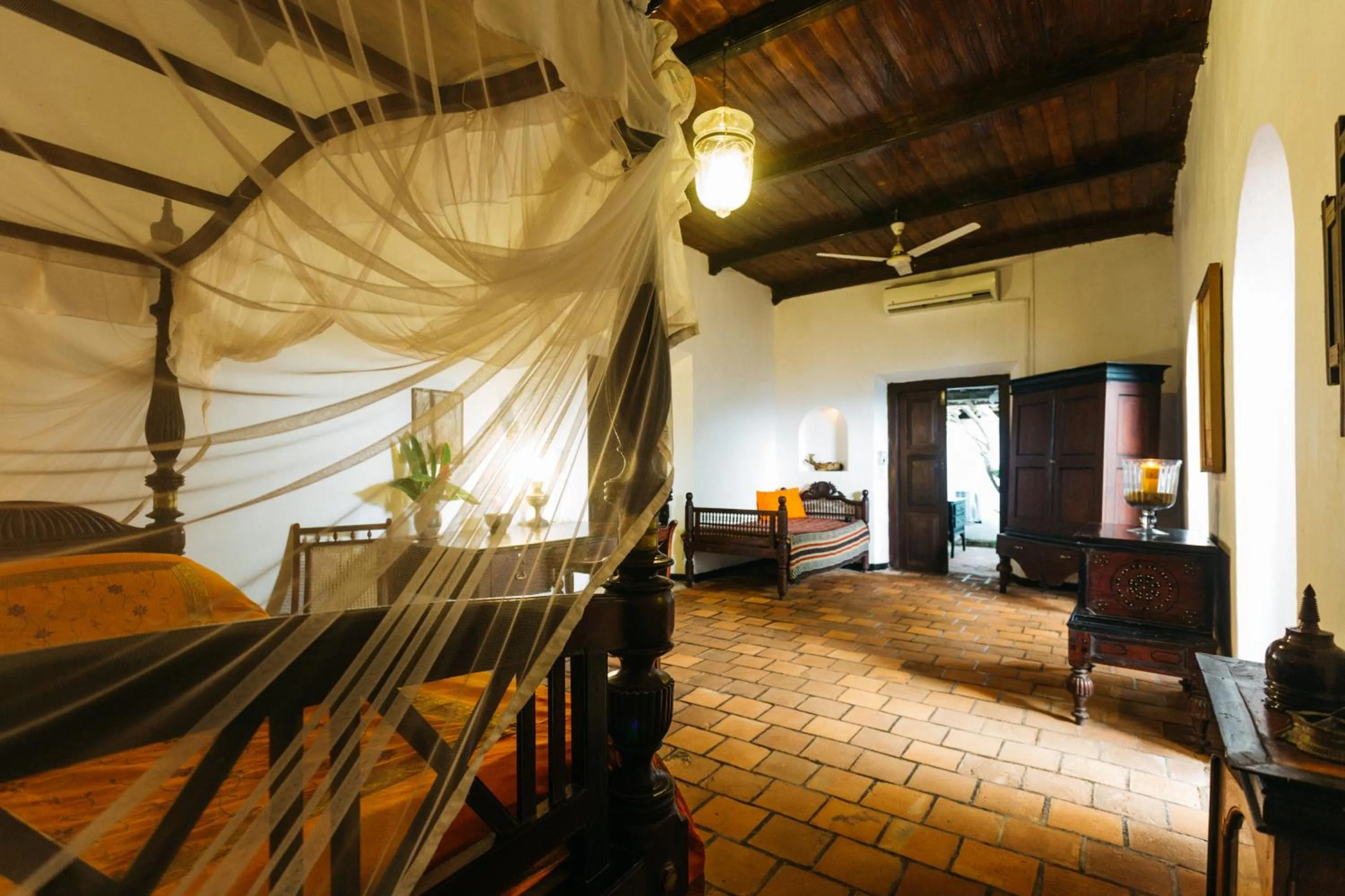 King Suite - single occupancy in Secret Garden Villa - Unawatuna