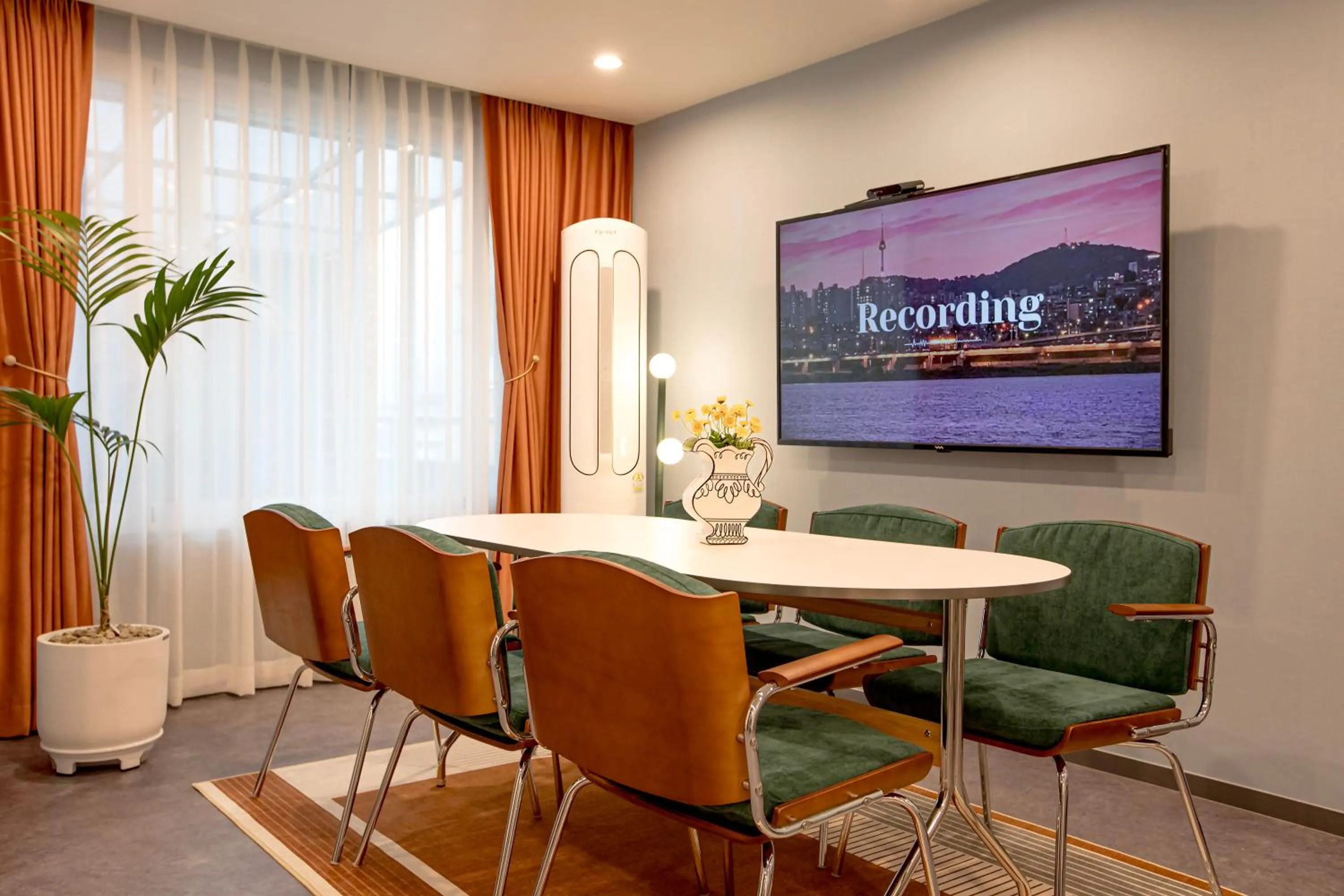 Queen Suite in Luce Hotel