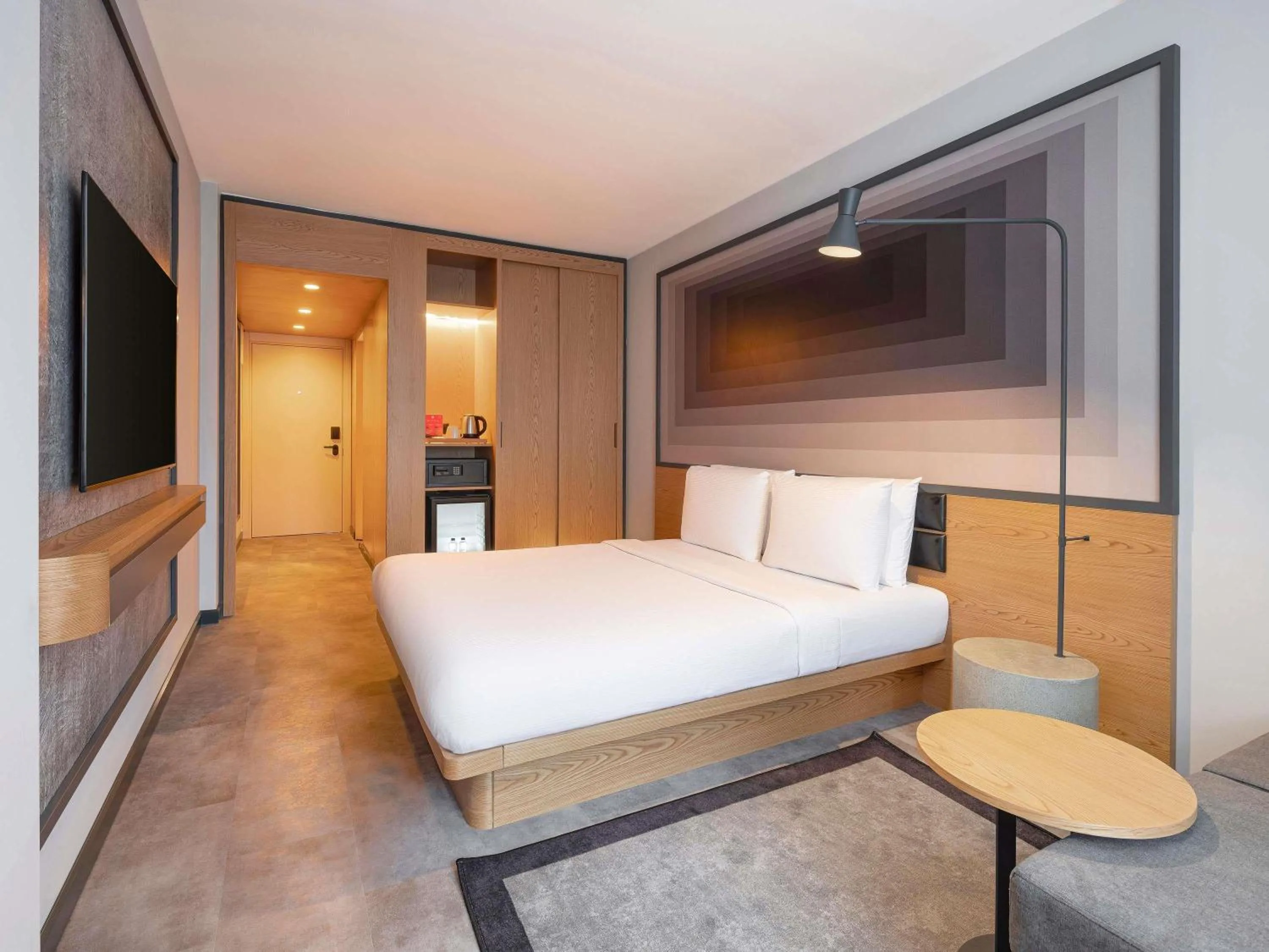 Deluxe Queen Room with City View in ibis Istanbul Sisli