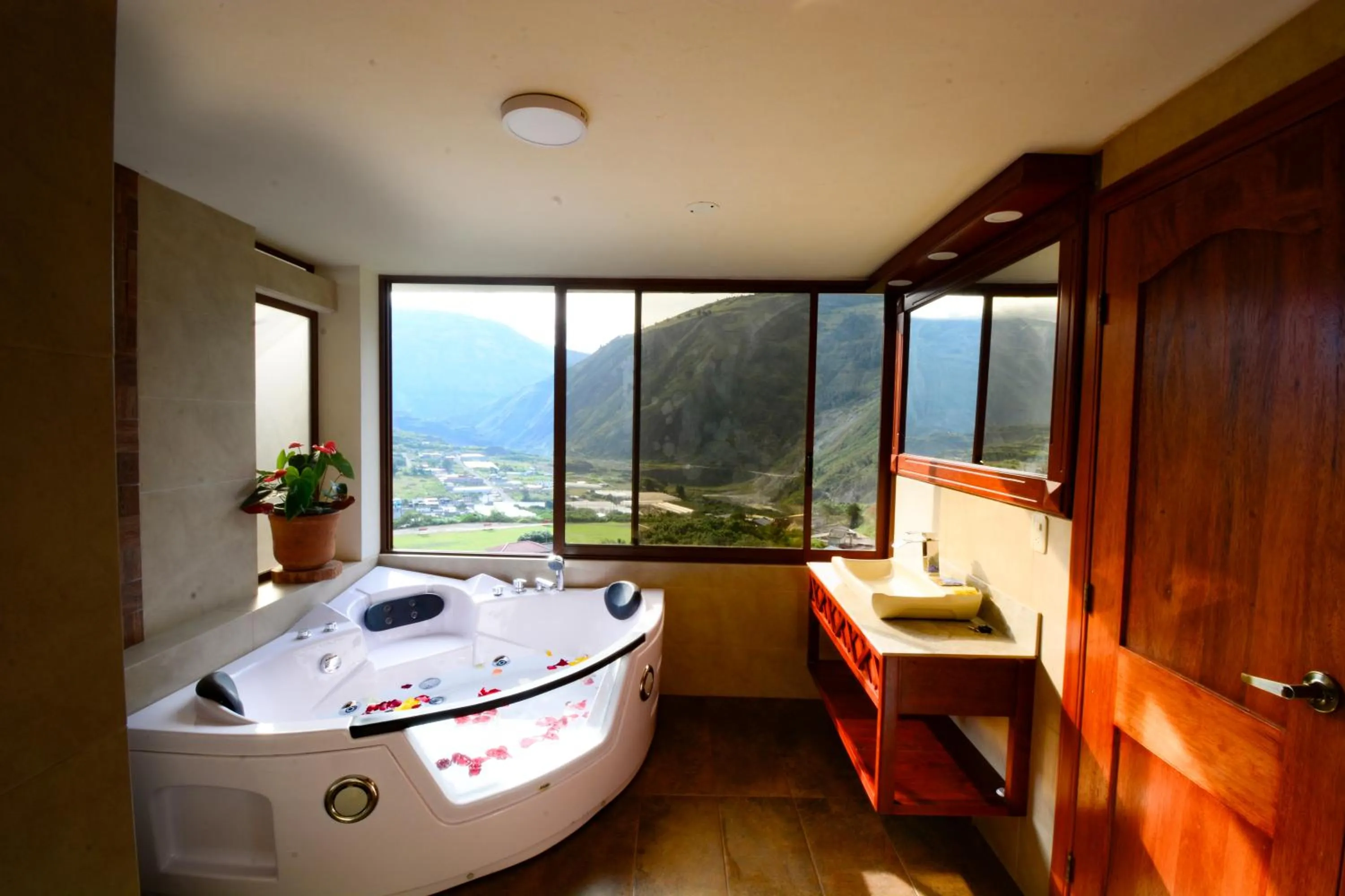 King Suite with Spa Bath in Spa Hotel Etelvina