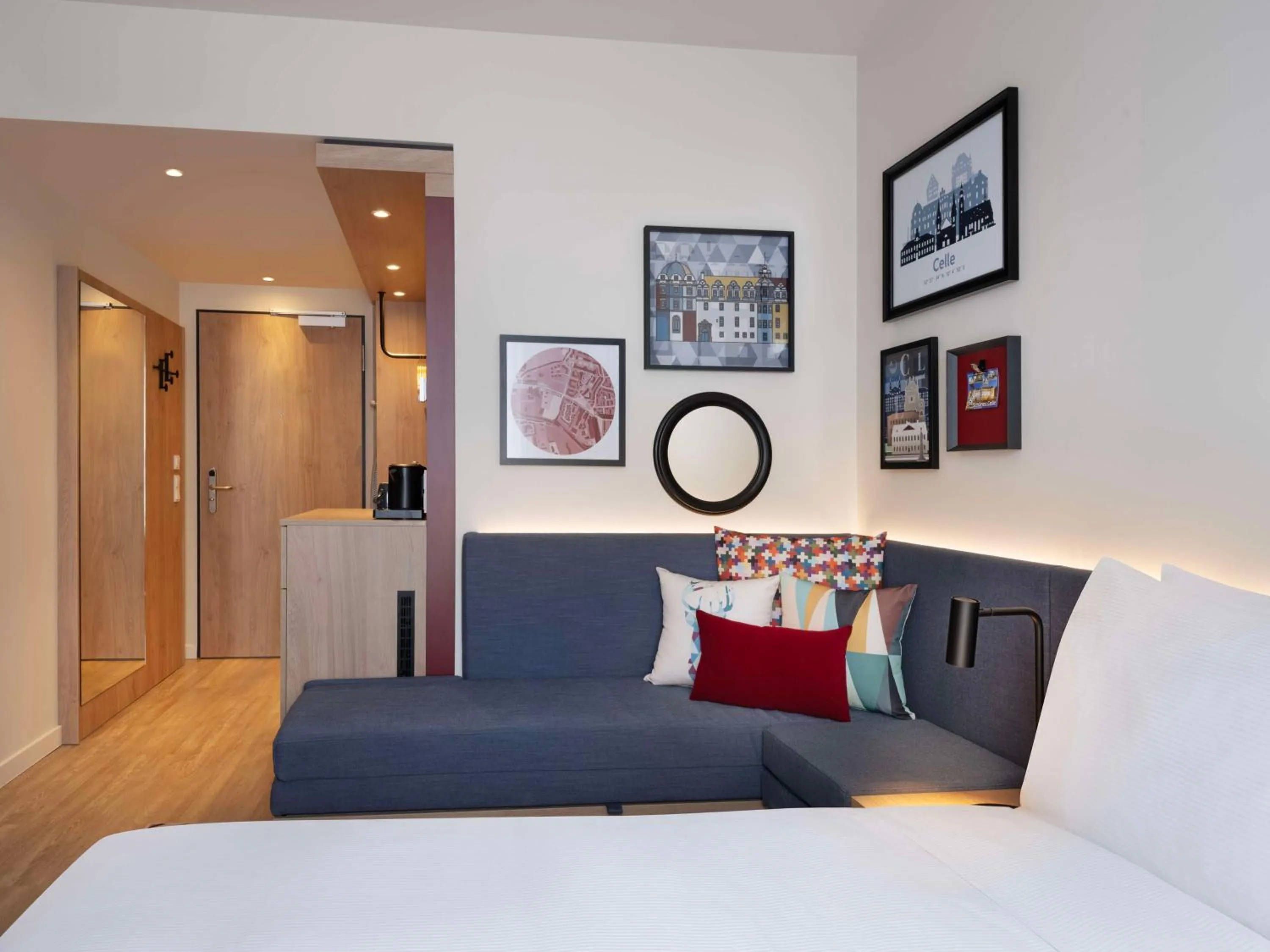 Queen Room with Sofa Bed in Hampton By Hilton Celle