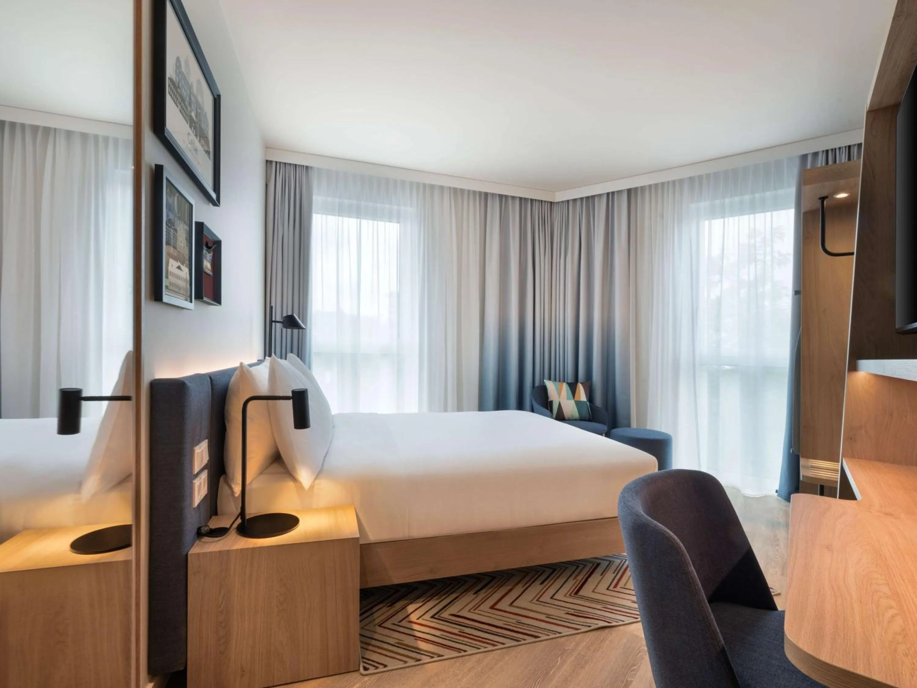 Queen Room in Hampton By Hilton Celle