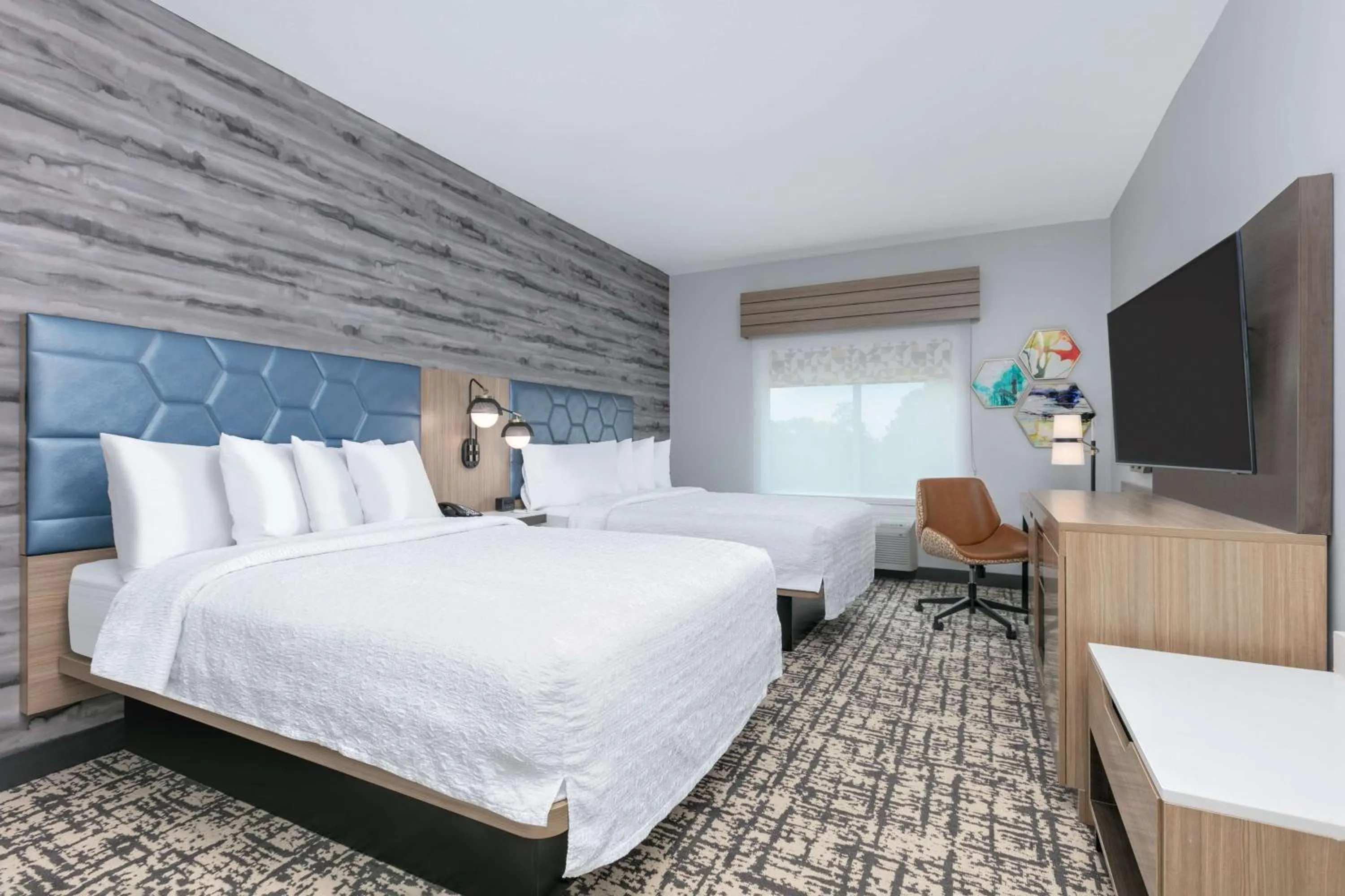 Queen Room with Two Queen Beds in Hampton Inn & Suites by Hilton Shenandoah The Woodlands