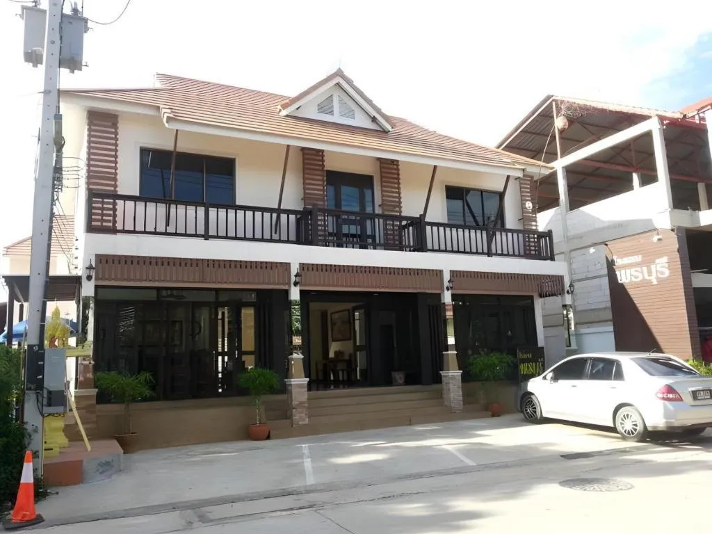 Ponburi Hotel