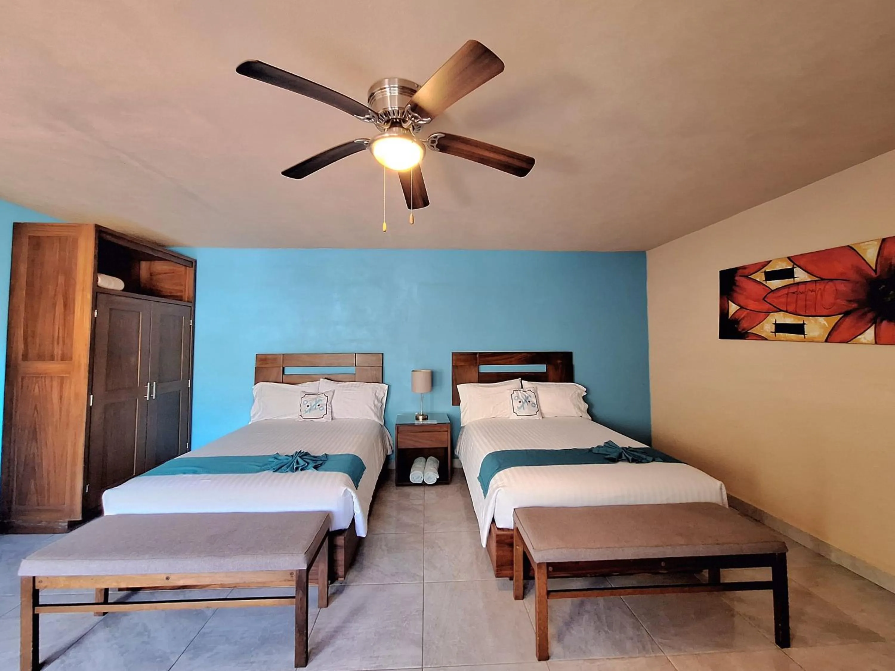 Twin Room with Private Bathroom in Pacific Inn hotel