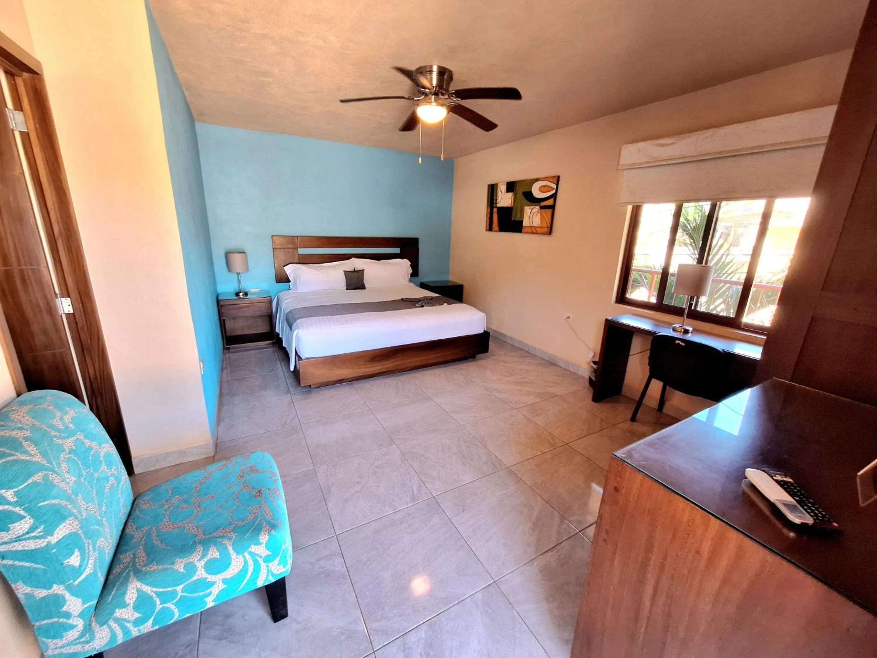 Double Room with Private Bathroom in Pacific Inn hotel