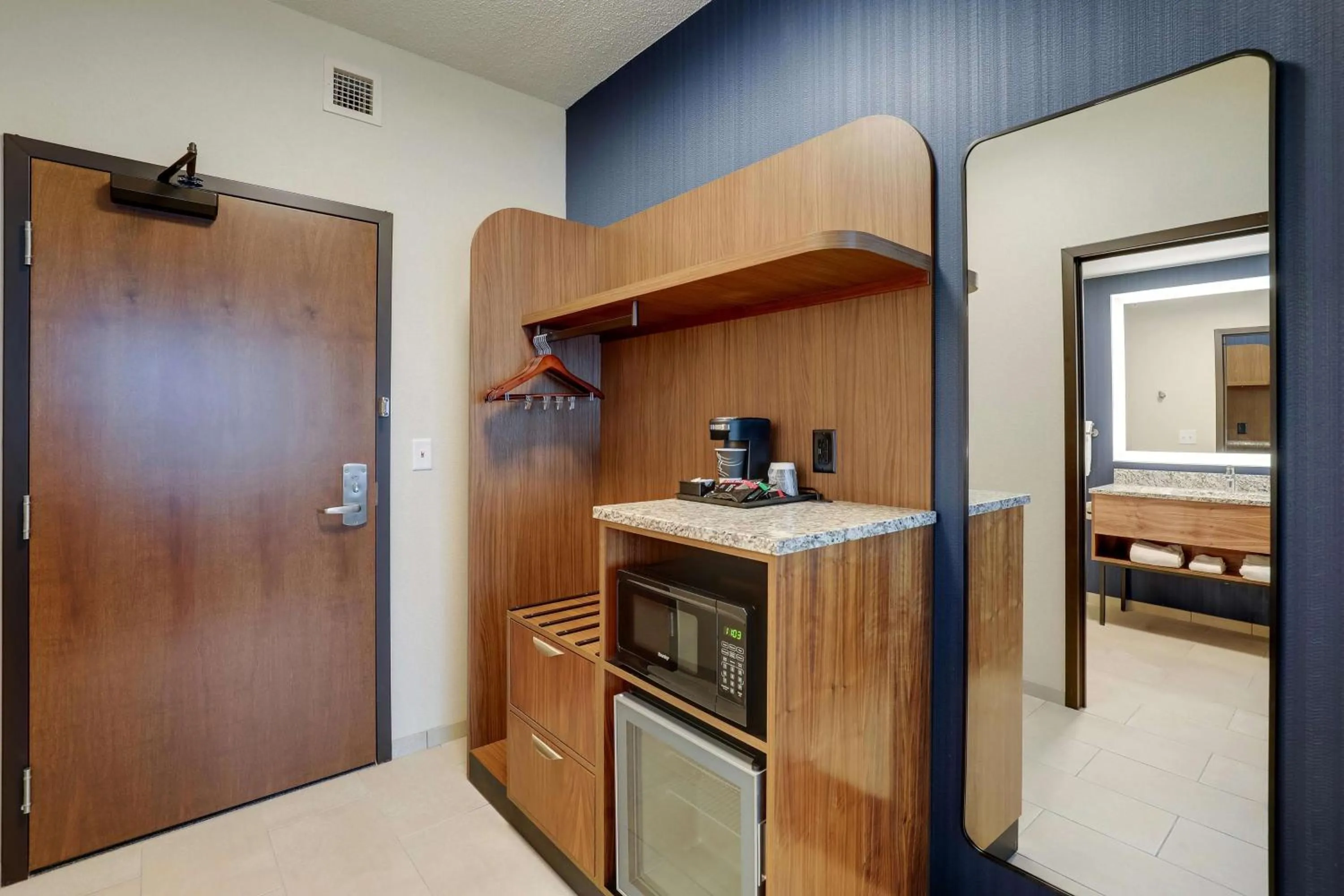 Upper Floor 2 Queen Beds - Accessible, Tub in Drury Plaza Hotel Chattanooga Hamilton Place