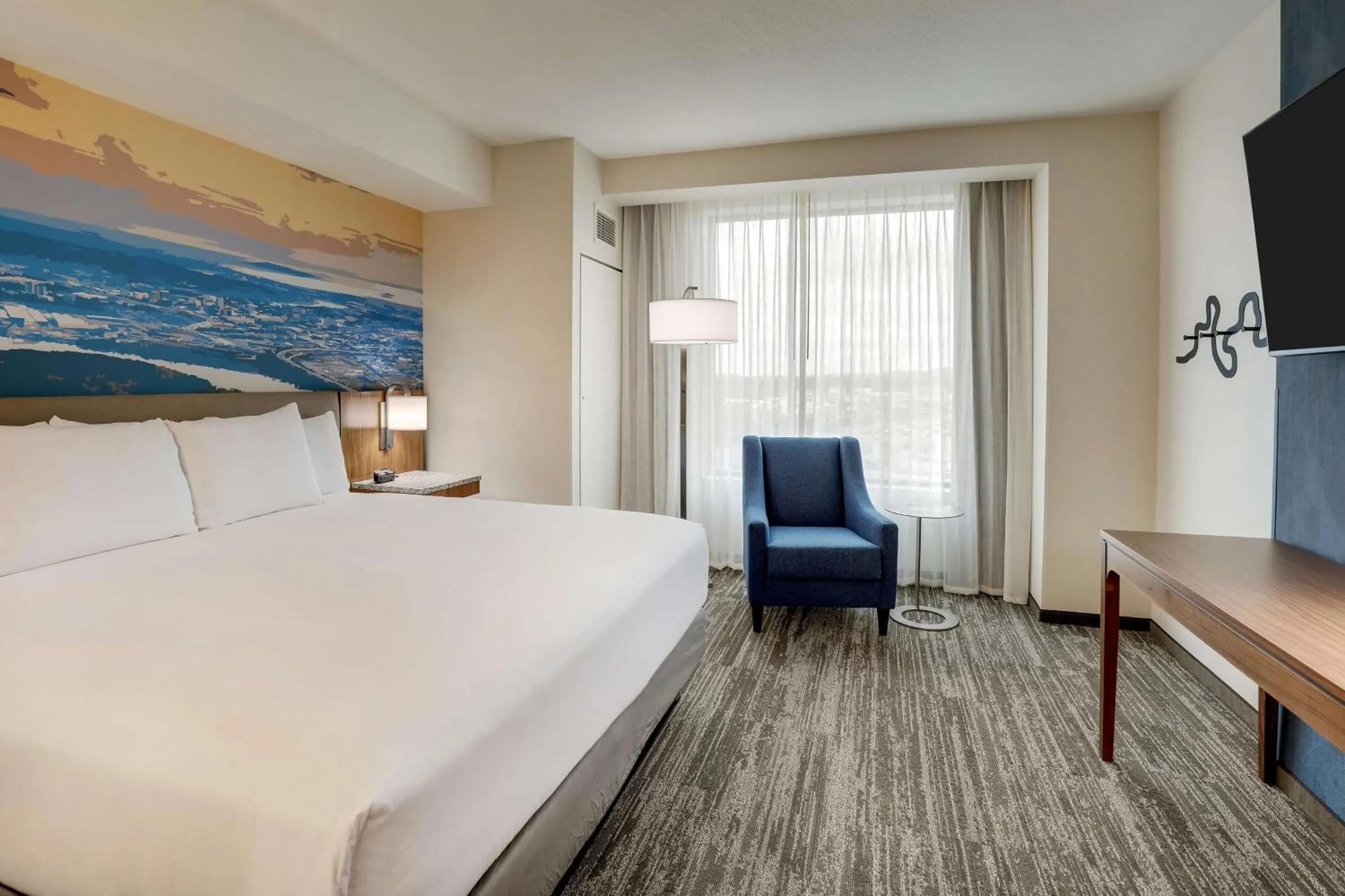 Upper Floor King Suite with Sofa Bed in Drury Plaza Hotel Chattanooga Hamilton Place