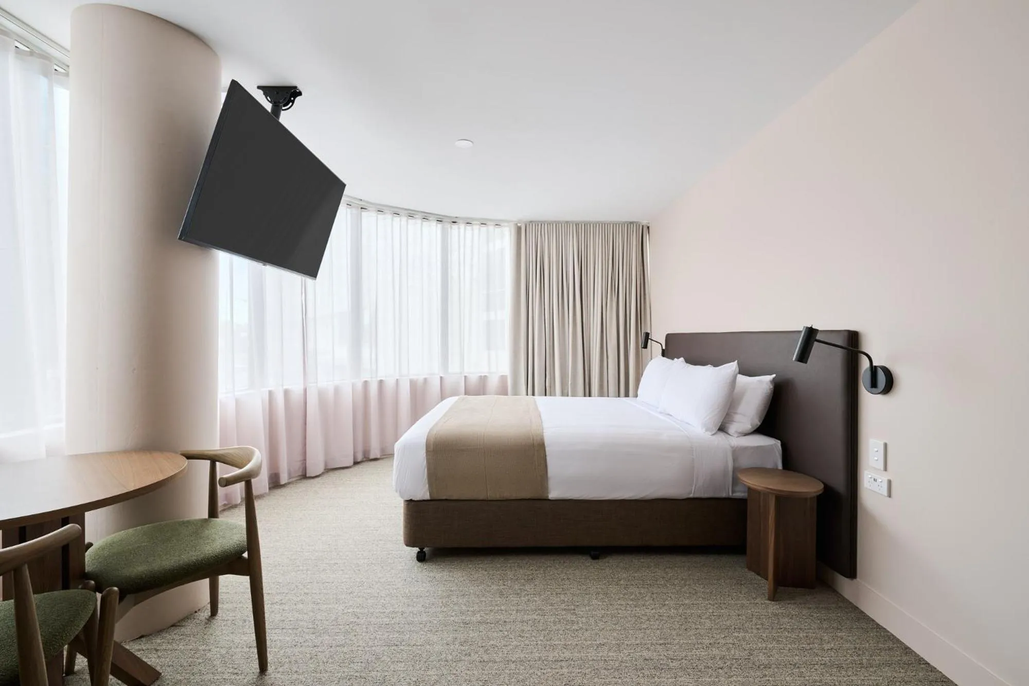 Queen Studio in Abode Phillip