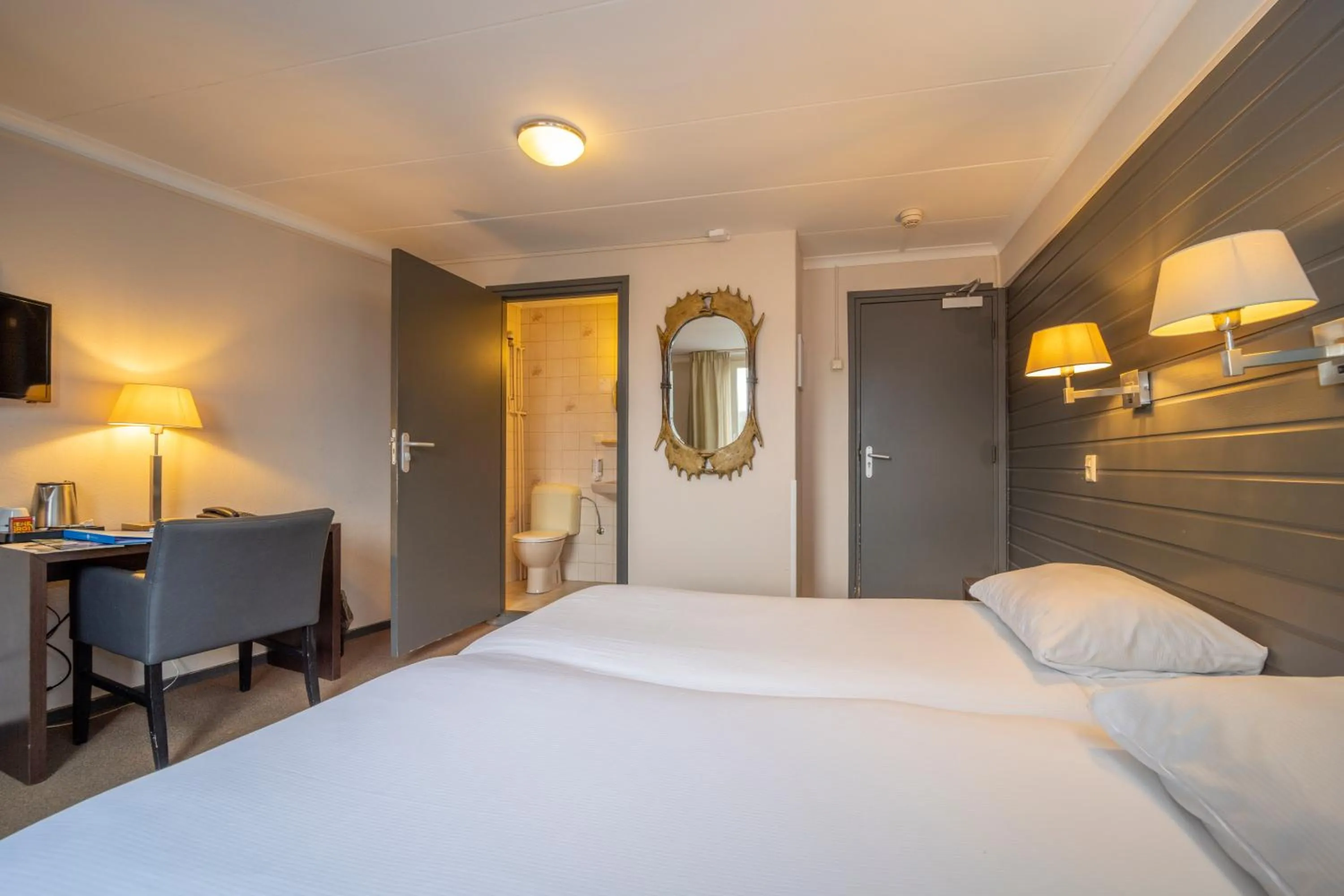 Spacious Standard Double Room in Fletcher Hotel Restaurant De Geulvallei