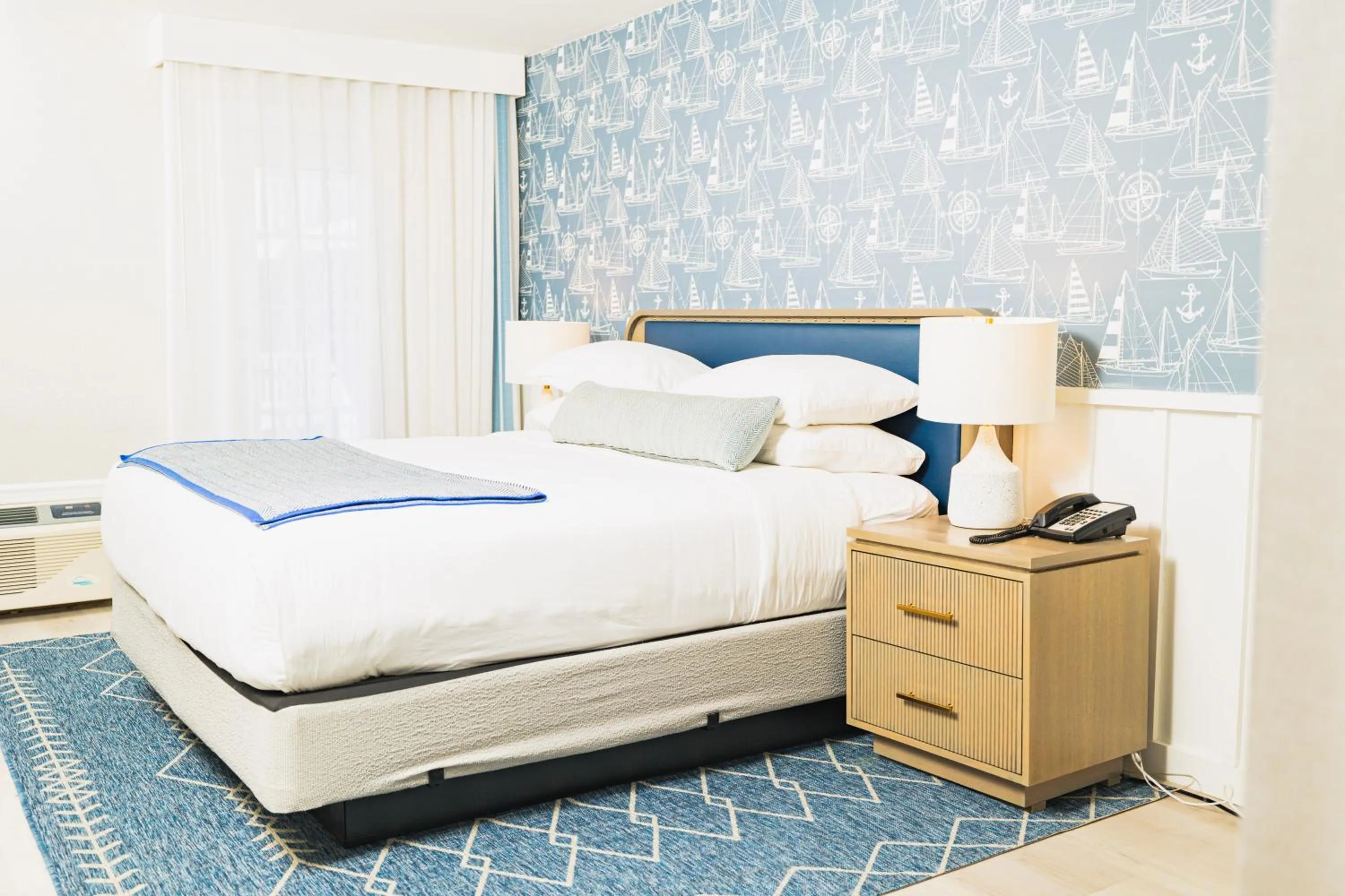 Queen Room with Sea View in Danfords Hotel & Marina