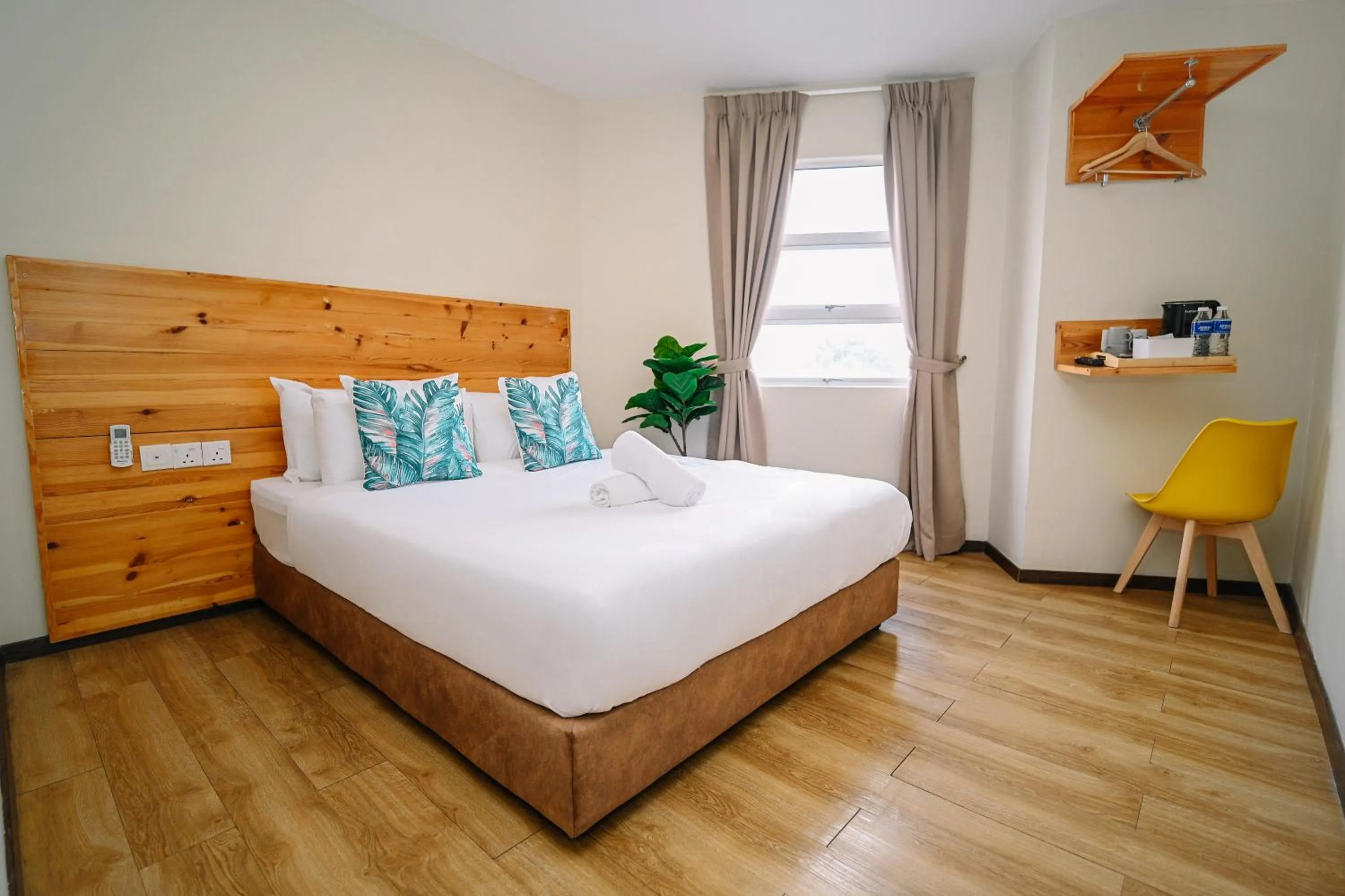 Deluxe Queen Room in Swing & Pillows - Apple Hotel Shah Alam