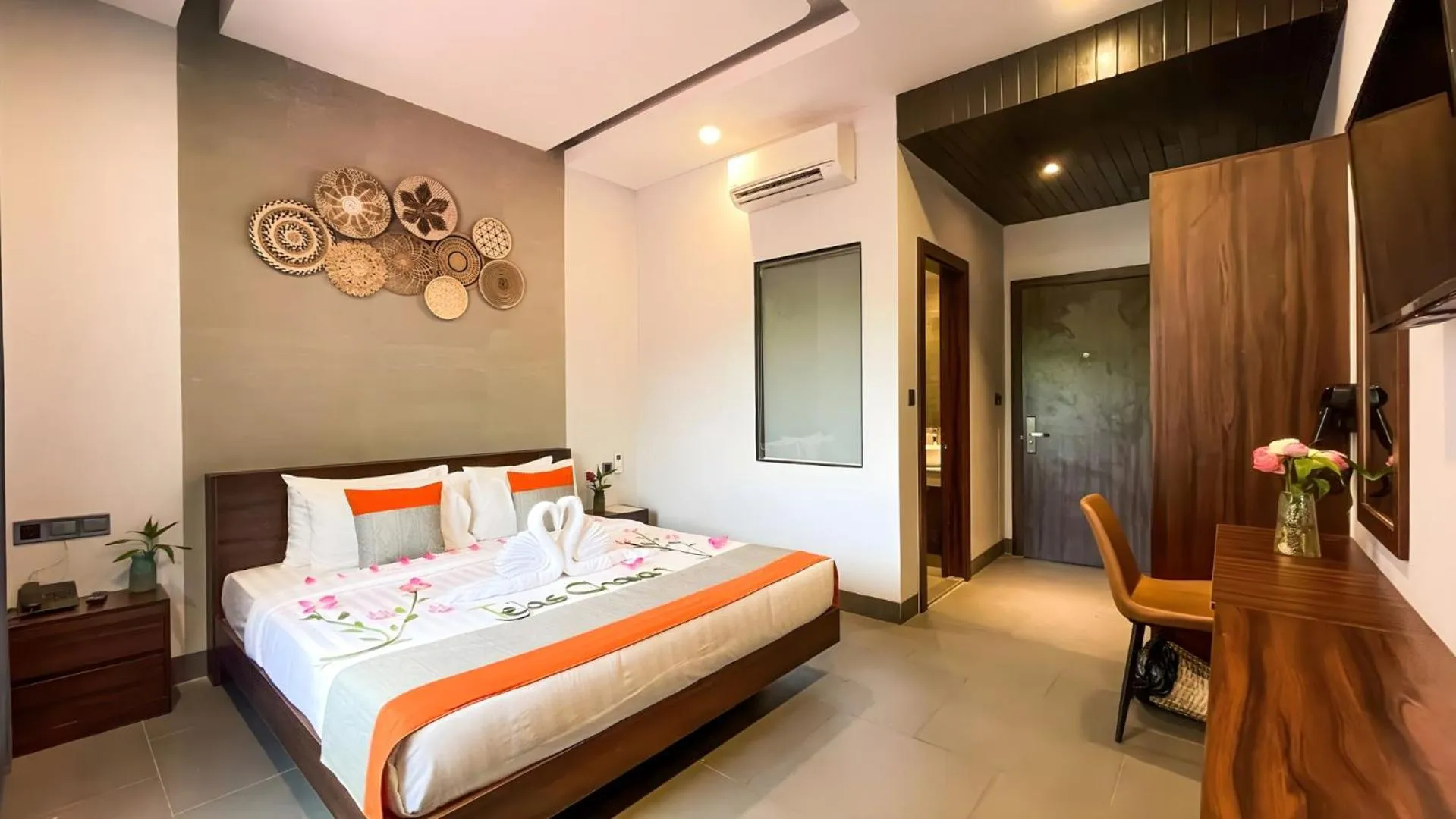 Deluxe Double Room (2 Adults + 1 Child) - Free Pick Up in The Luxury