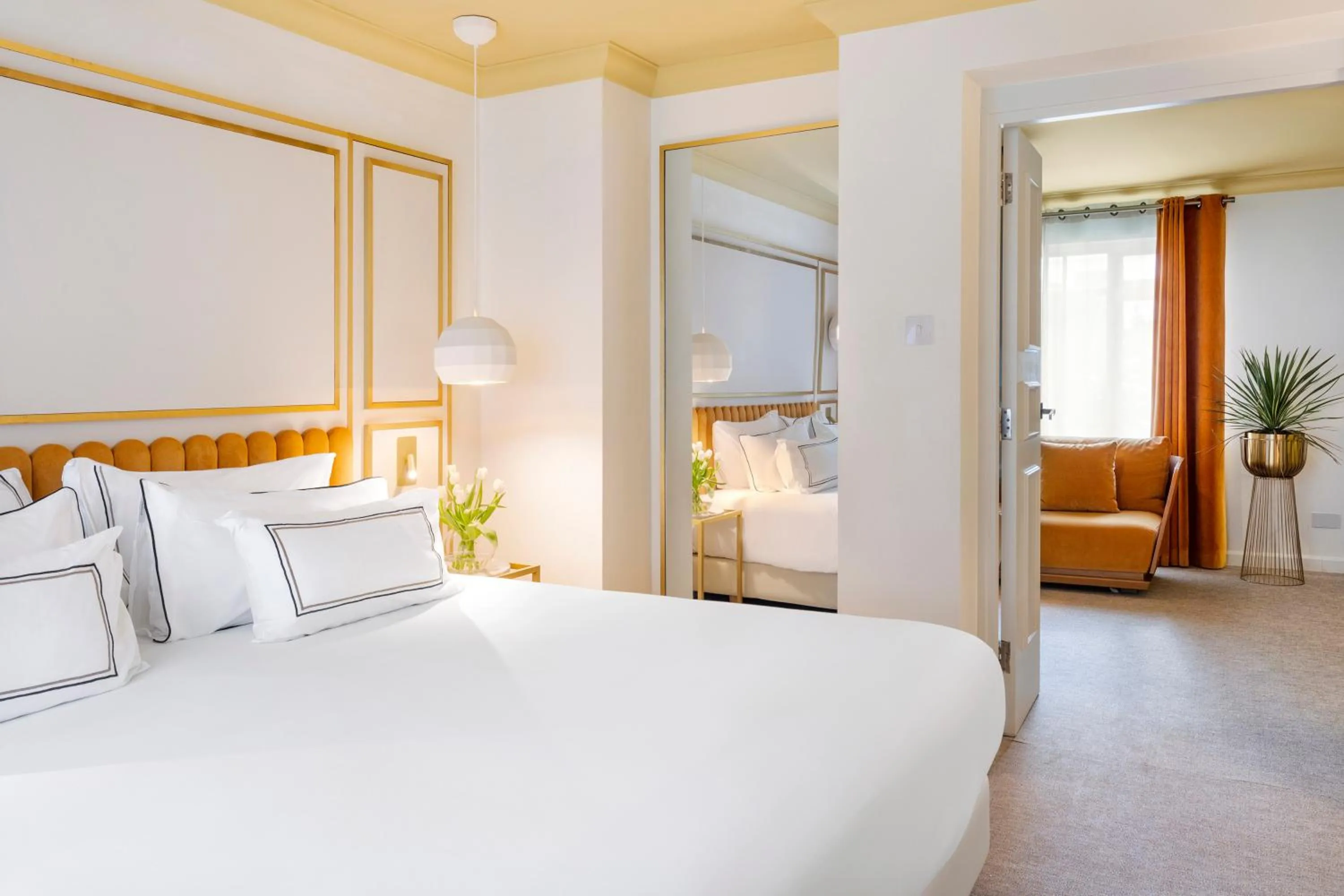 Strawberry Thief Master Suite in Meliá London Kensington Member of Meliá Collection