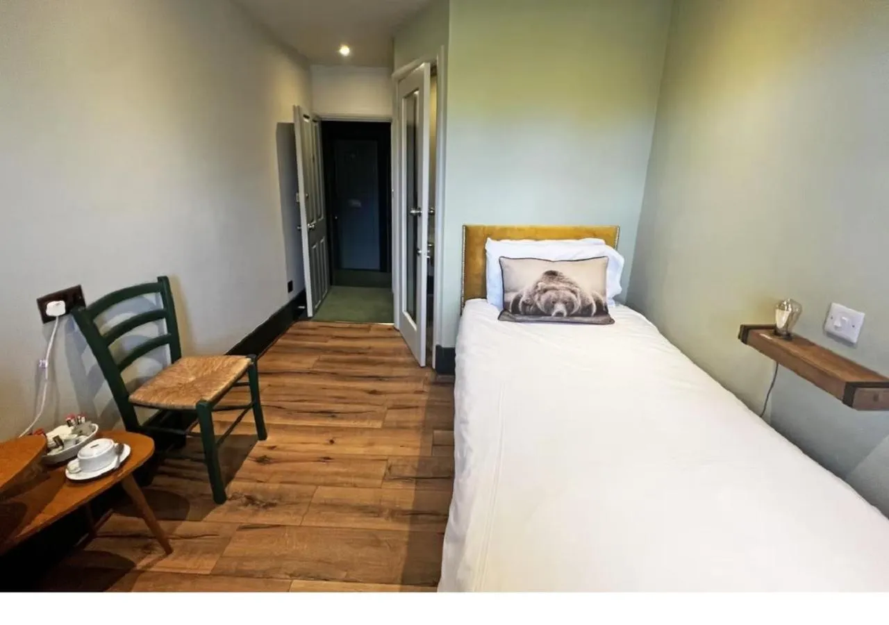Riverview Single Room - single occupancy in Shillingford Bridge Hotel