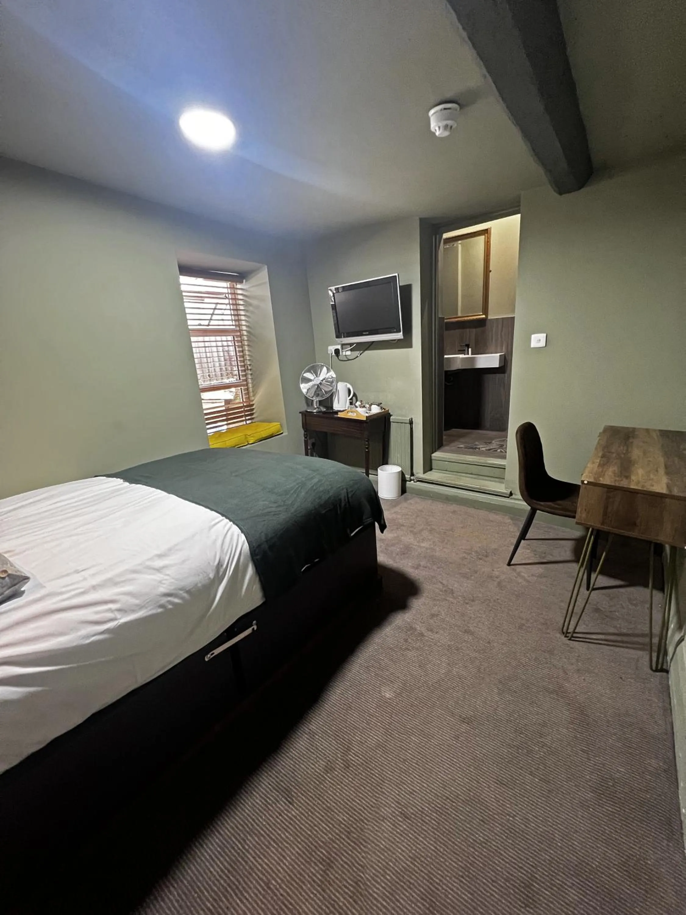 The Snug - single occupancy in Shillingford Bridge Hotel