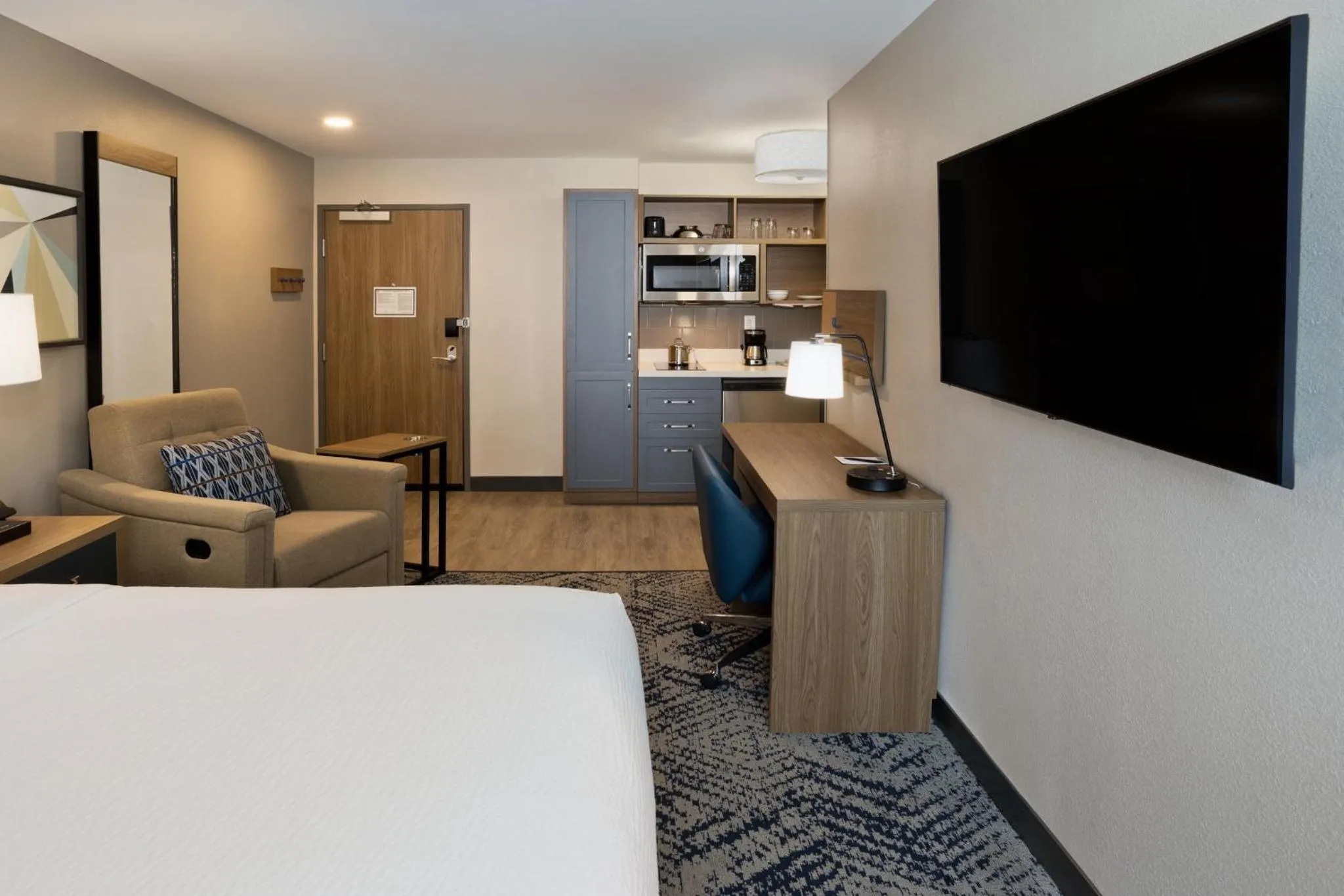 King Studio Suite in Candlewood Suites Dothan by IHG