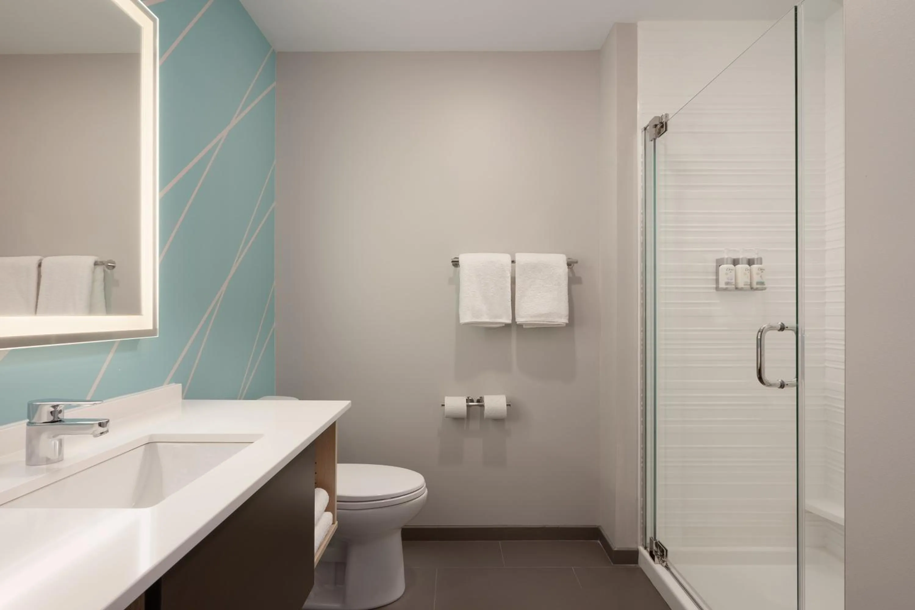 Queen Room with Two Queen Beds - Hearing Accessible/Non-Smoking in avid hotel Oak Creek by IHG