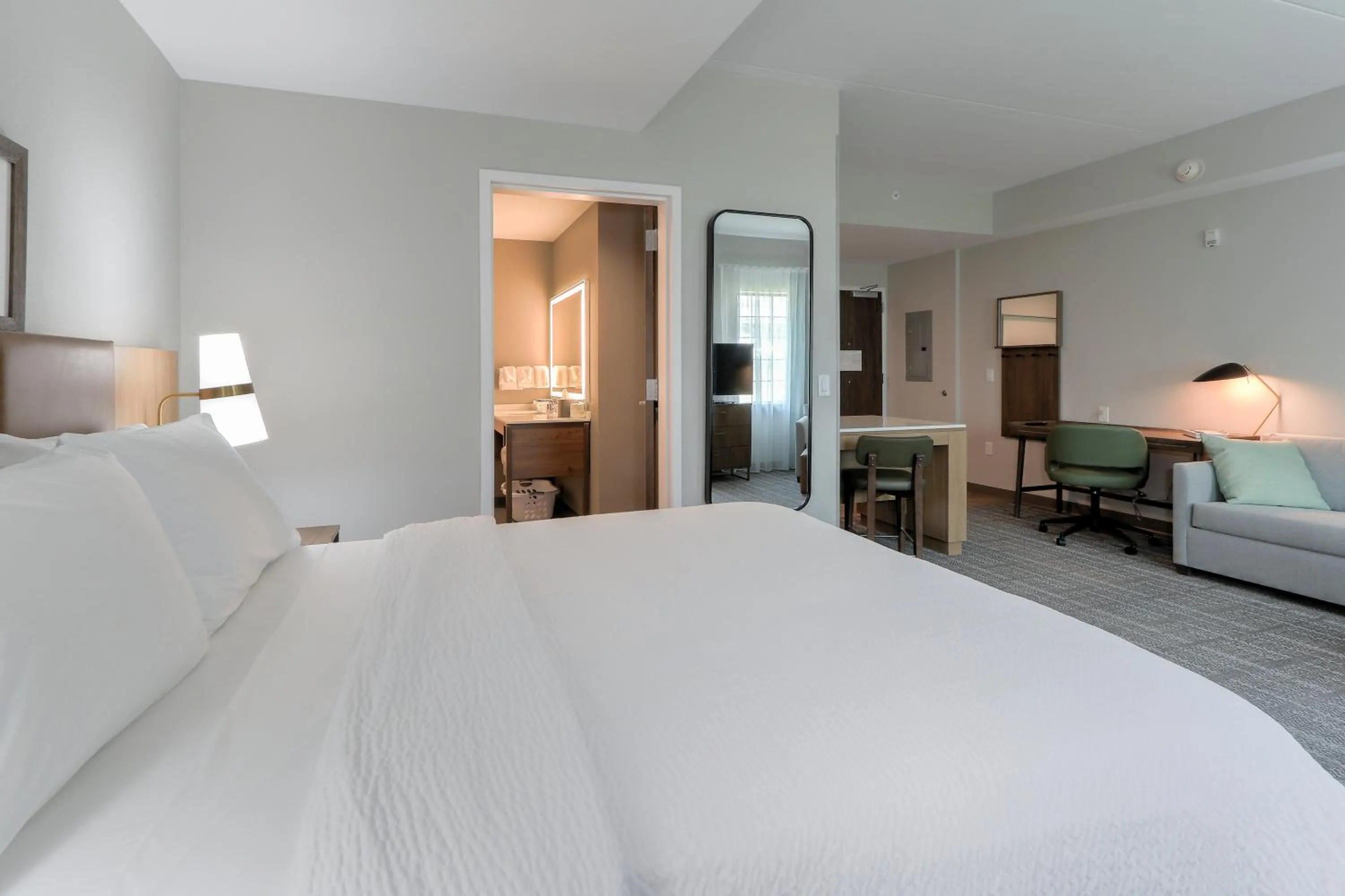 Queen Studio Suite with Balcony - Mountain View in Staybridge Suites Pigeon Forge - Smoky Mtns by IHG