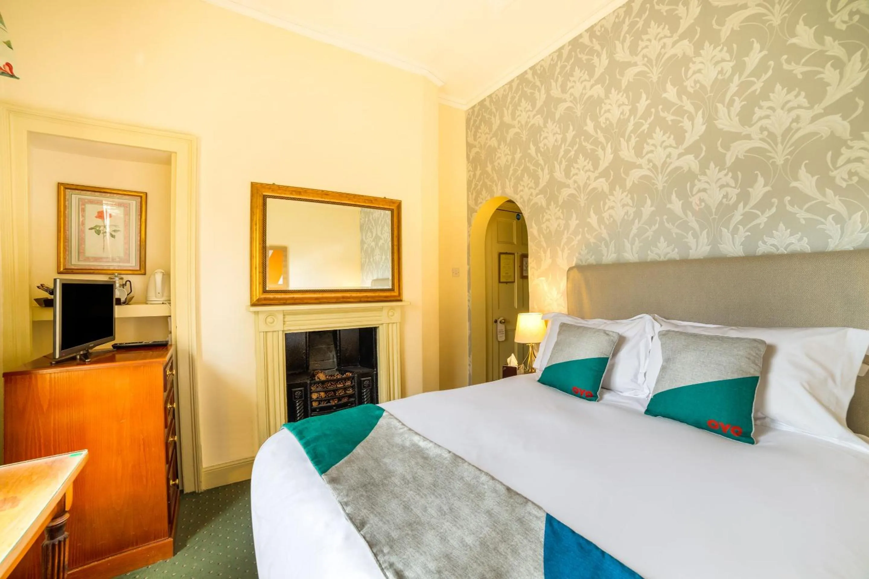 Standard Double Room in OYO Bailbrook Lodge, Bath
