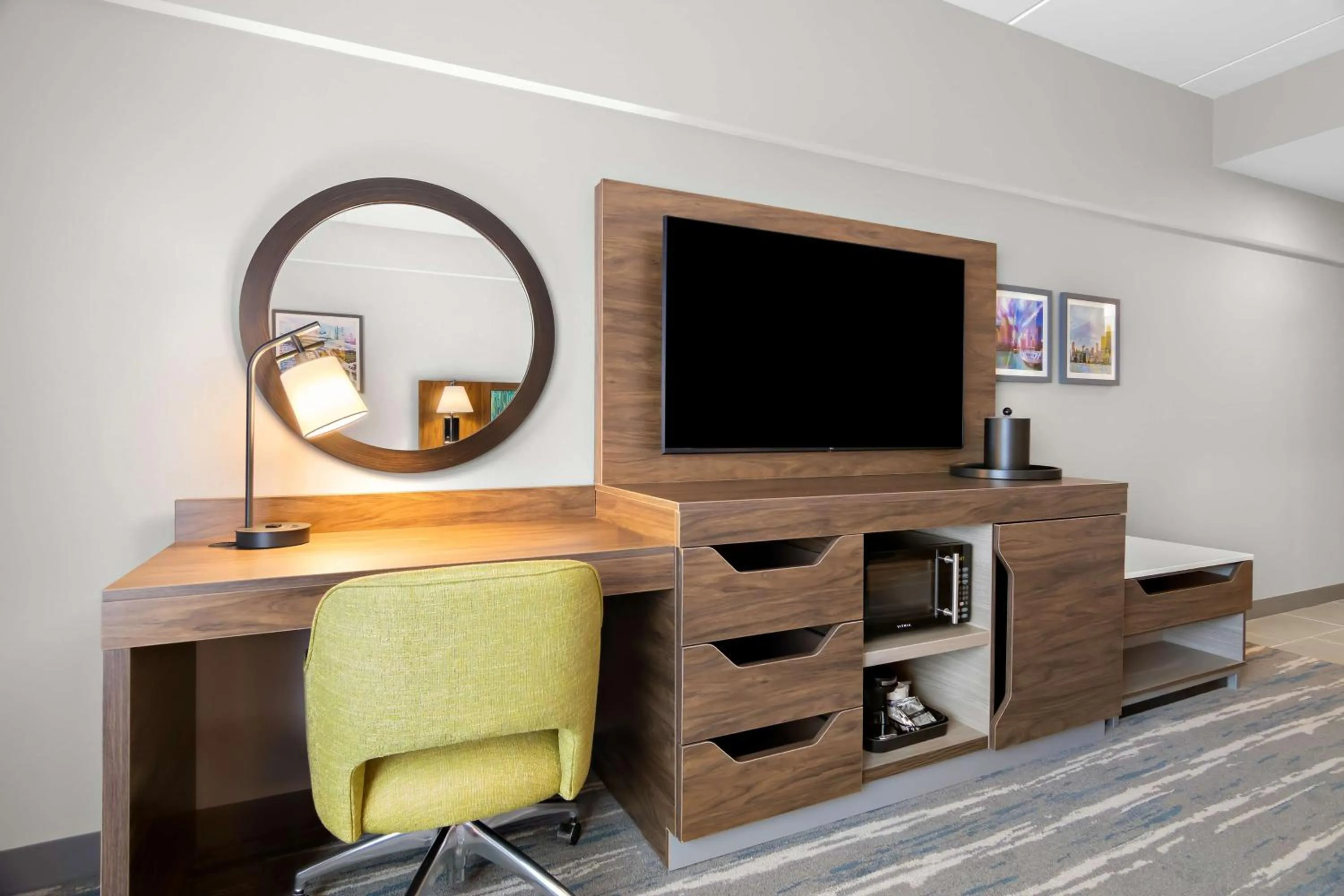 King Studio with Sofa Bed - Hearing Accessible in Hampton Inn & Suites Chicago Medical District Uic