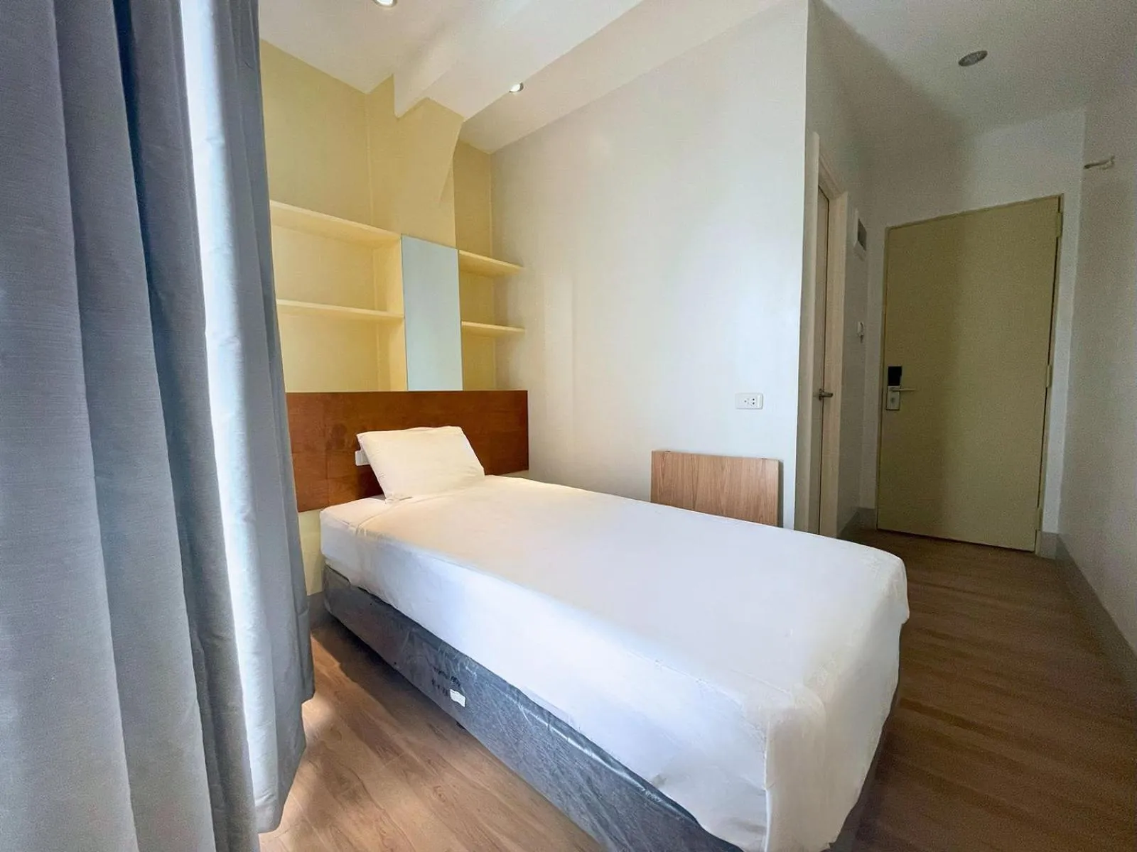 Single Room in Almond Suites Cebu powered by Cocotel