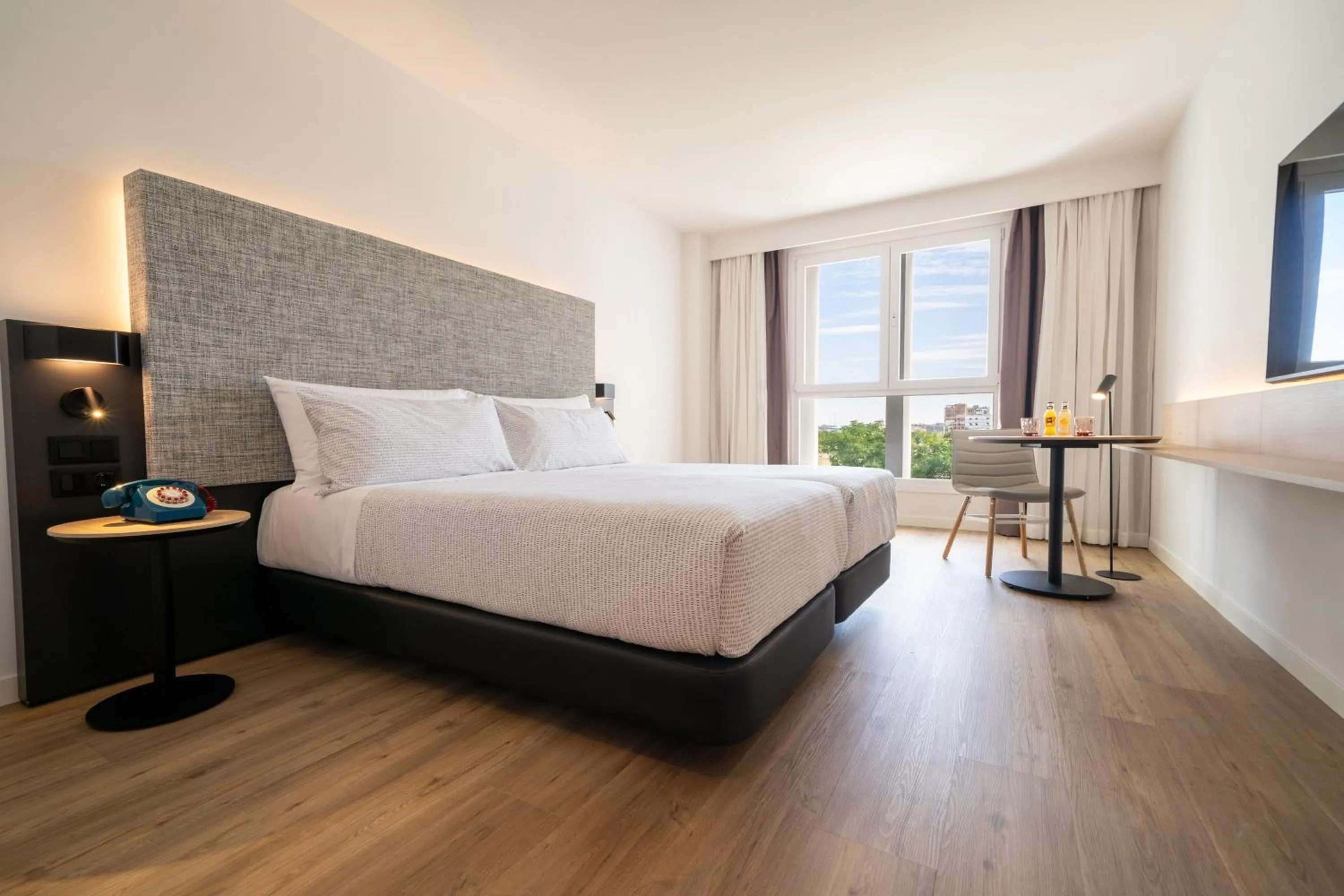 The Townhouse Connecting Room + The Innside Room in INNSiDE by Meliá Madrid Valdebebas