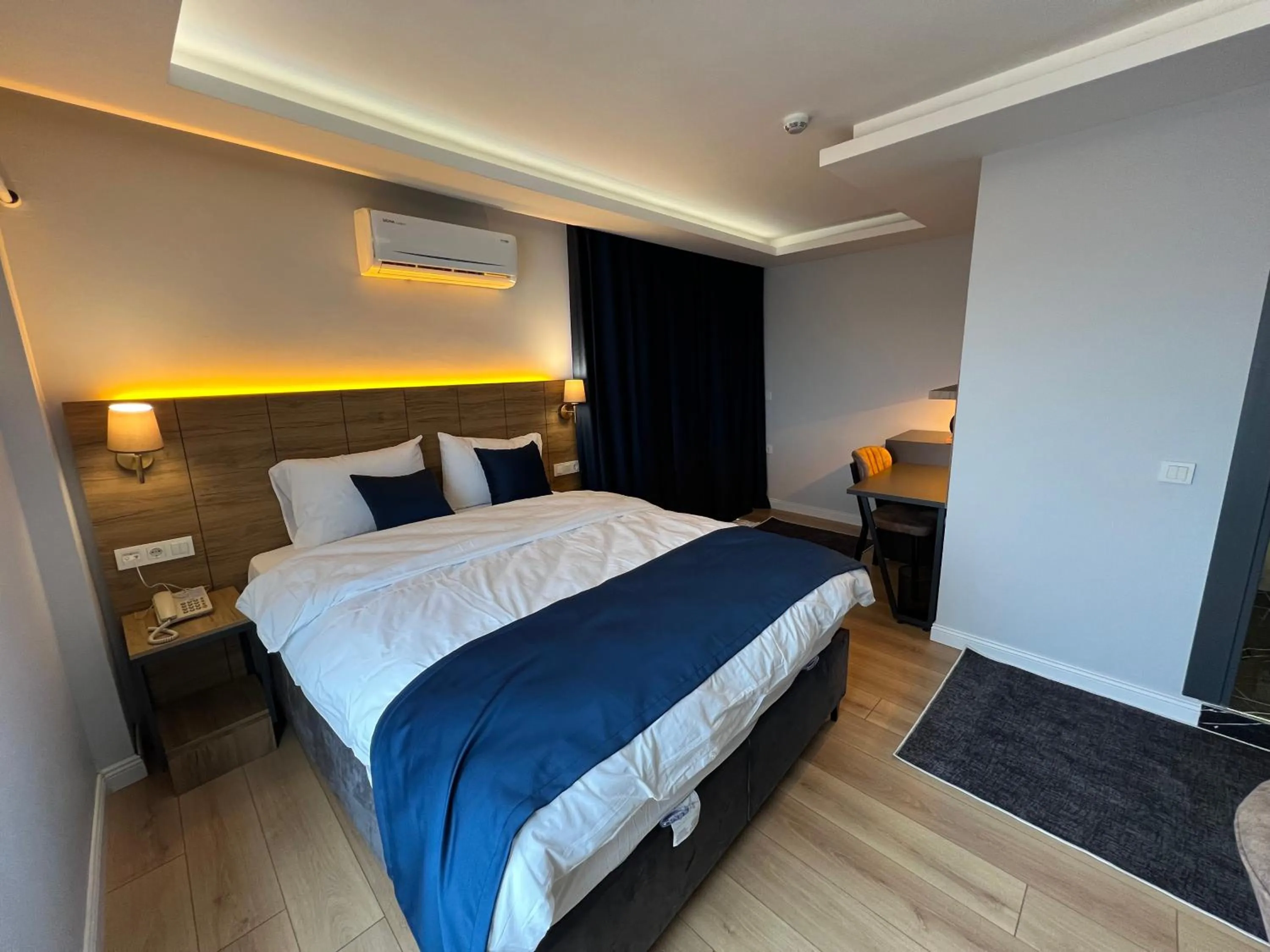 Deluxe Double Room with Balcony and Sea View in The Blue Suites