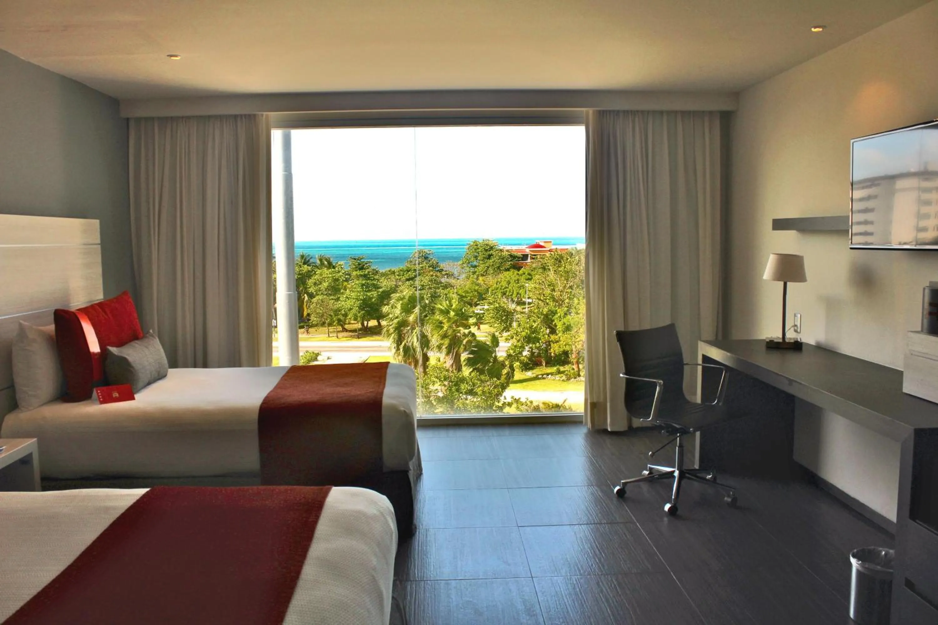 Deluxe Two Beds - Boulevard View in Real Inn Cancún