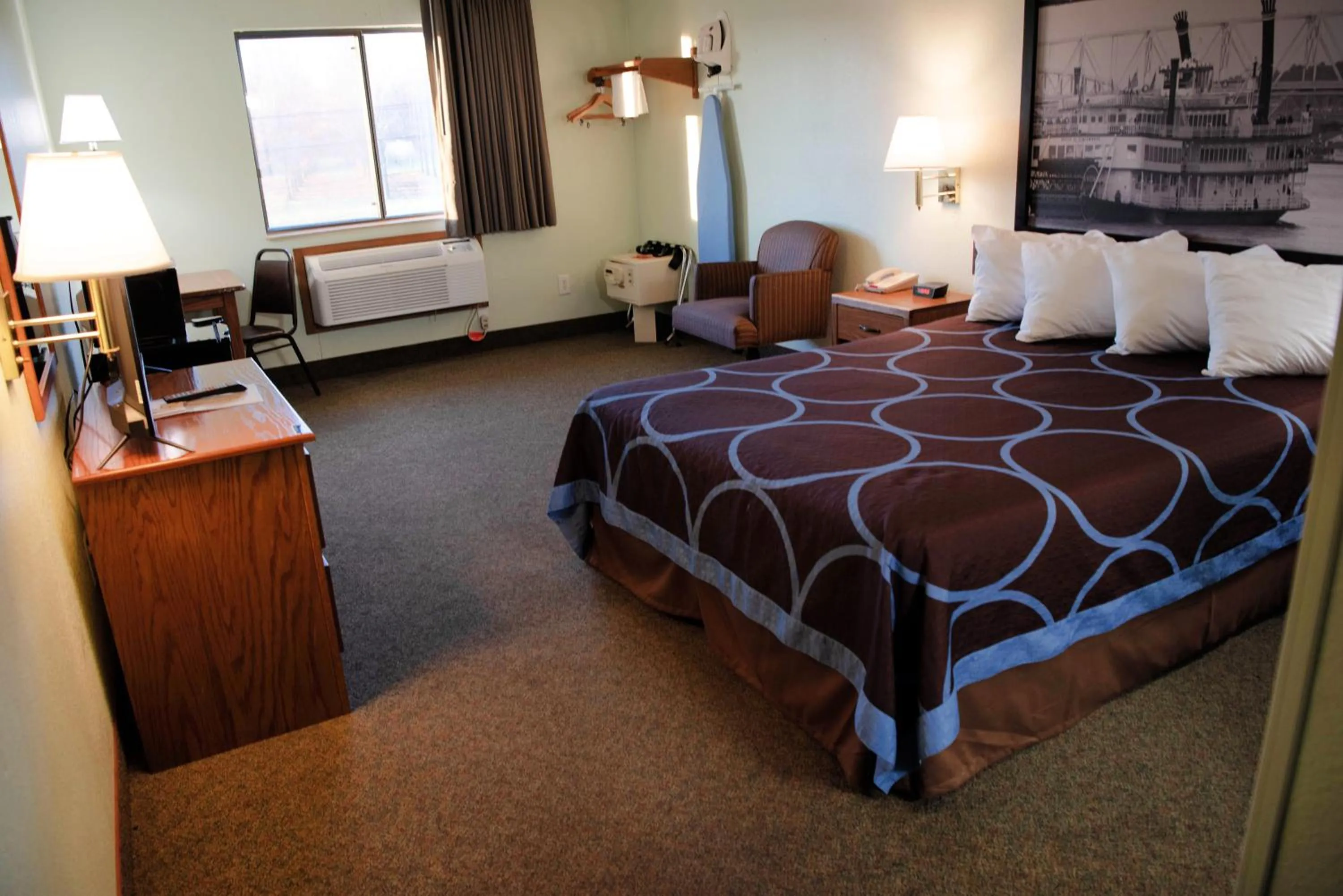 Queen Room - Smoking in Super 8 by Wyndham Gallipolis Pt Pleasant Area