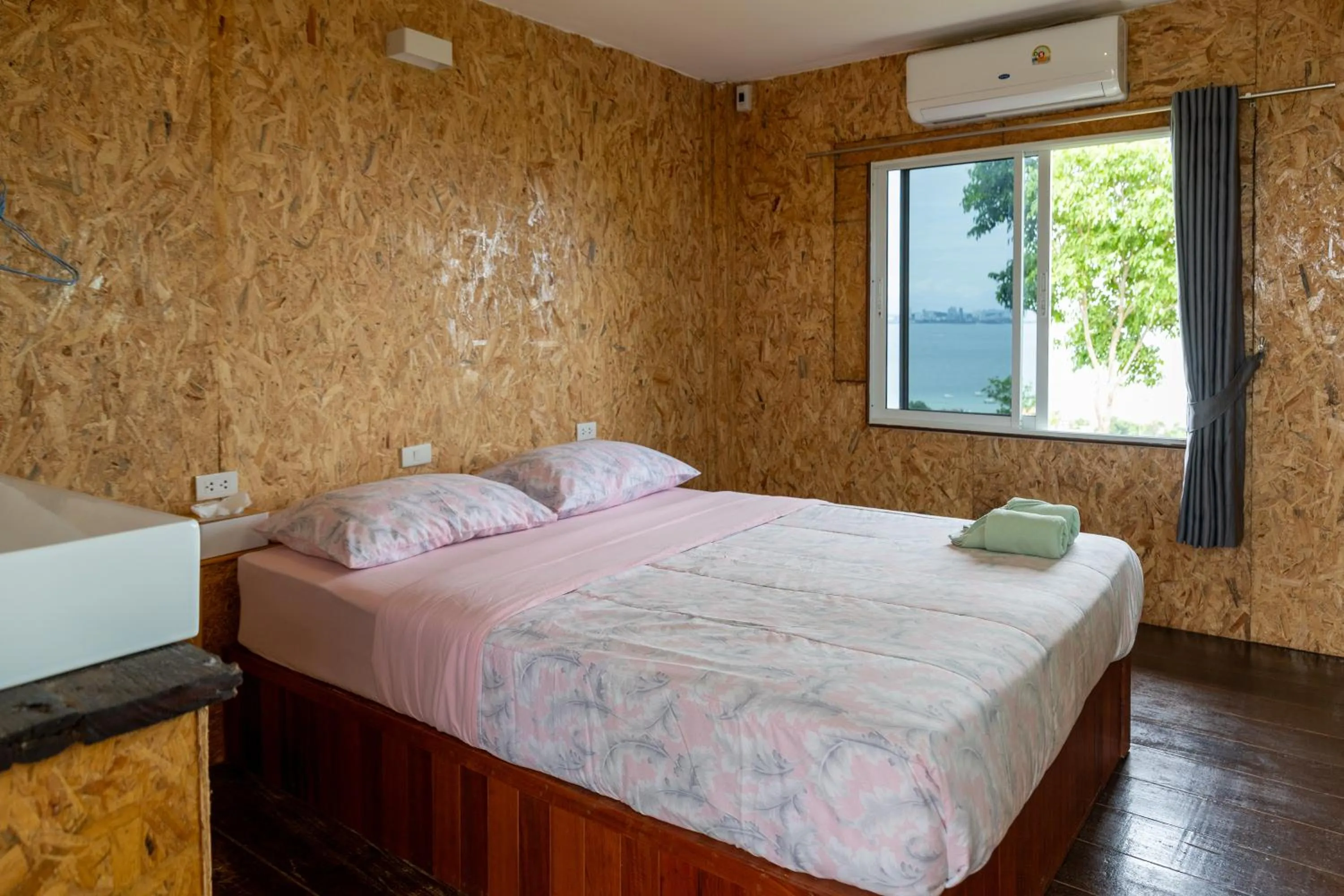 Double Room with Sea View in Parinya Hill Homestay & Cafe Koh Larn