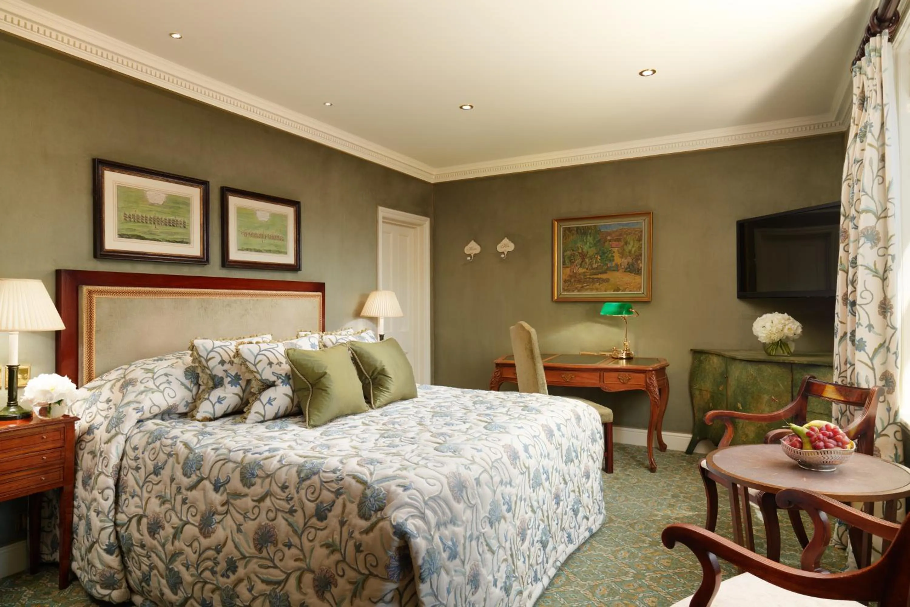 Deluxe King  in Egerton House