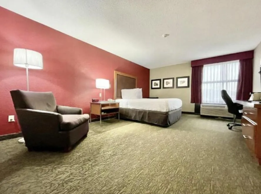 Deluxe King Room in FairBridge Inn & Suites Fort Wayne