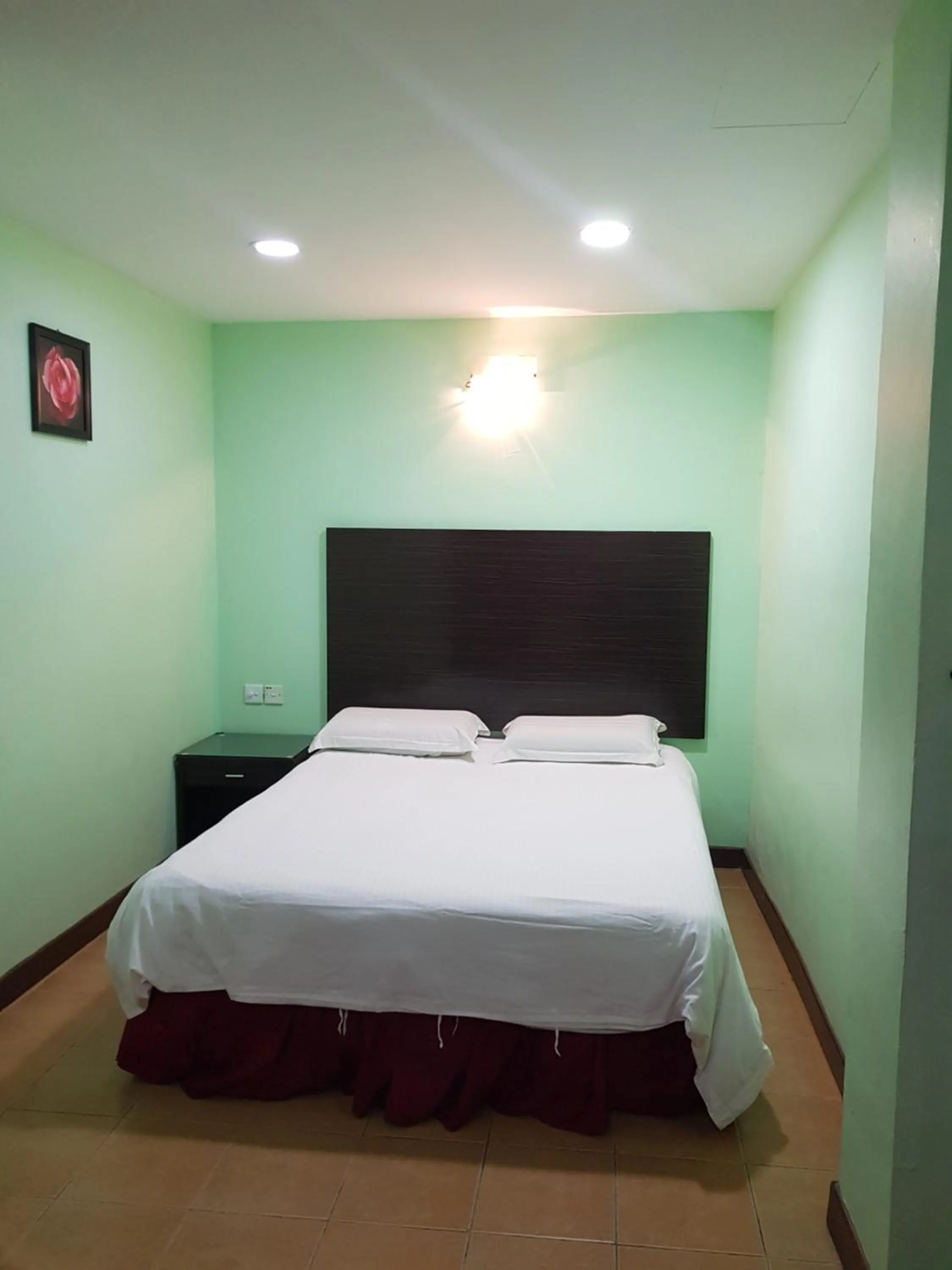 Budget Double Room in New City Hotel